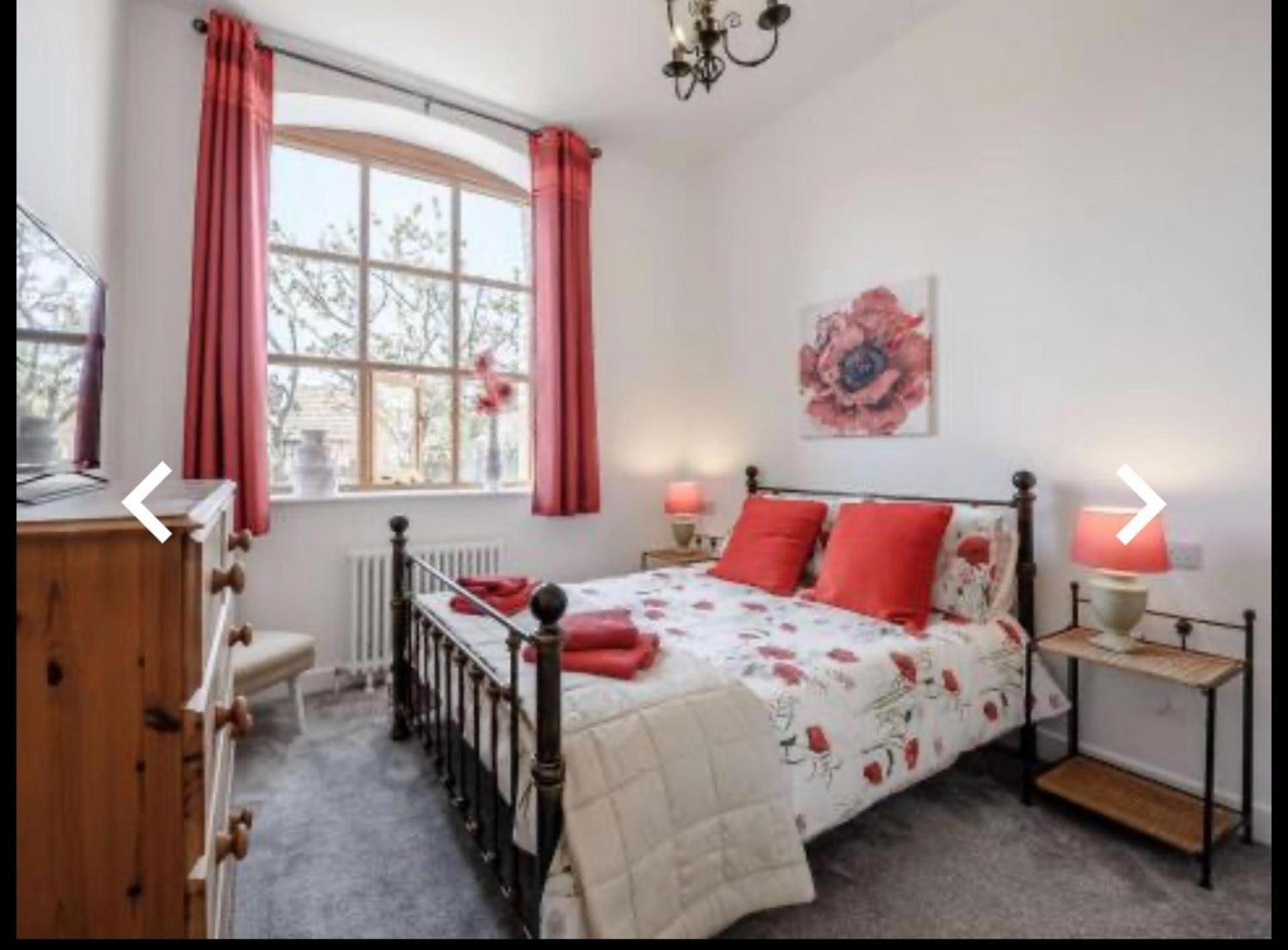 Barnstaple - Apartment- Sleeps 2 - Parking