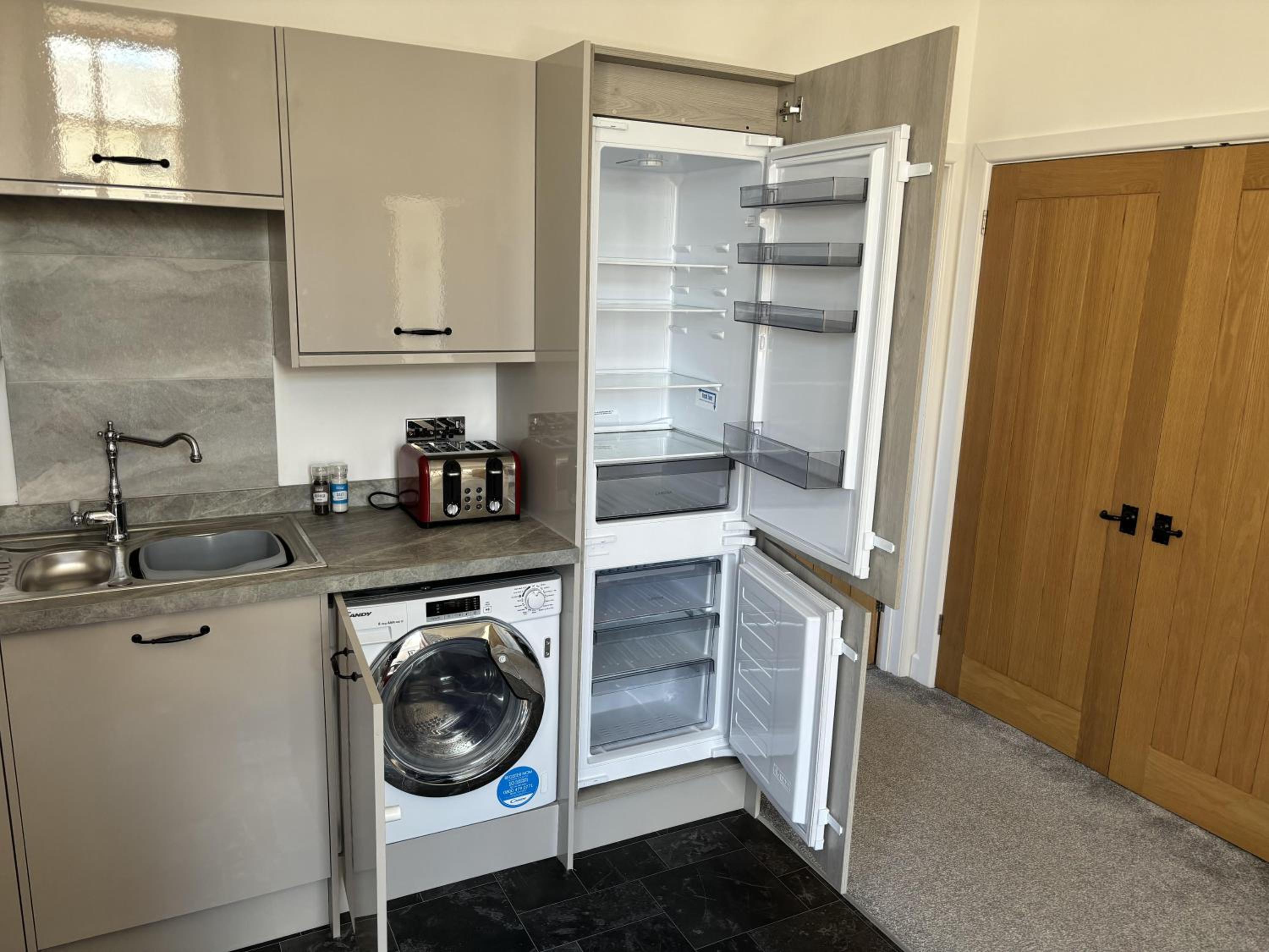 Barnstaple - Apartment- Sleeps 2 - Parking