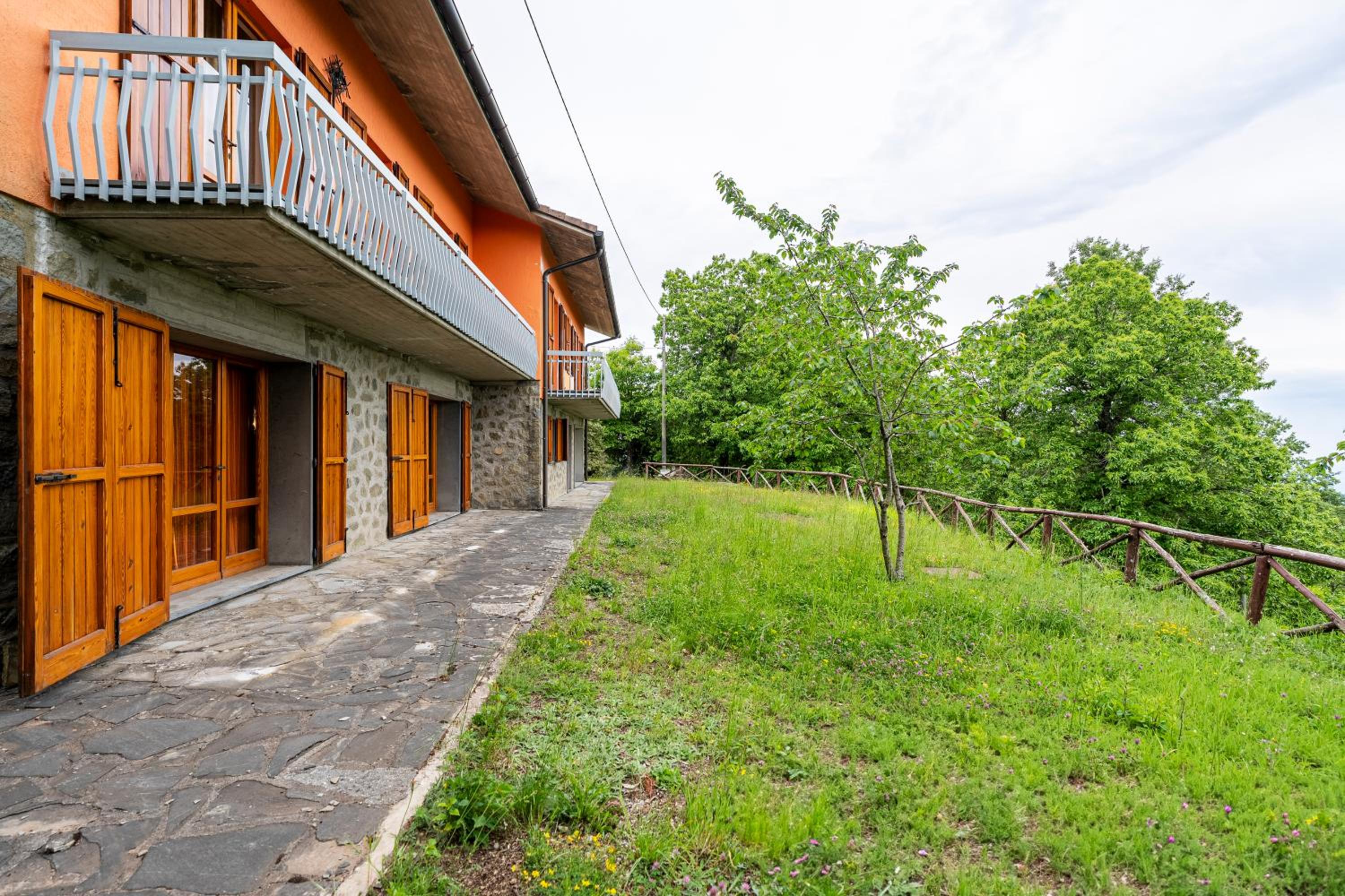 Luxury in the Tuscan Mountains Rustic Villa with WiFi and Park view 5