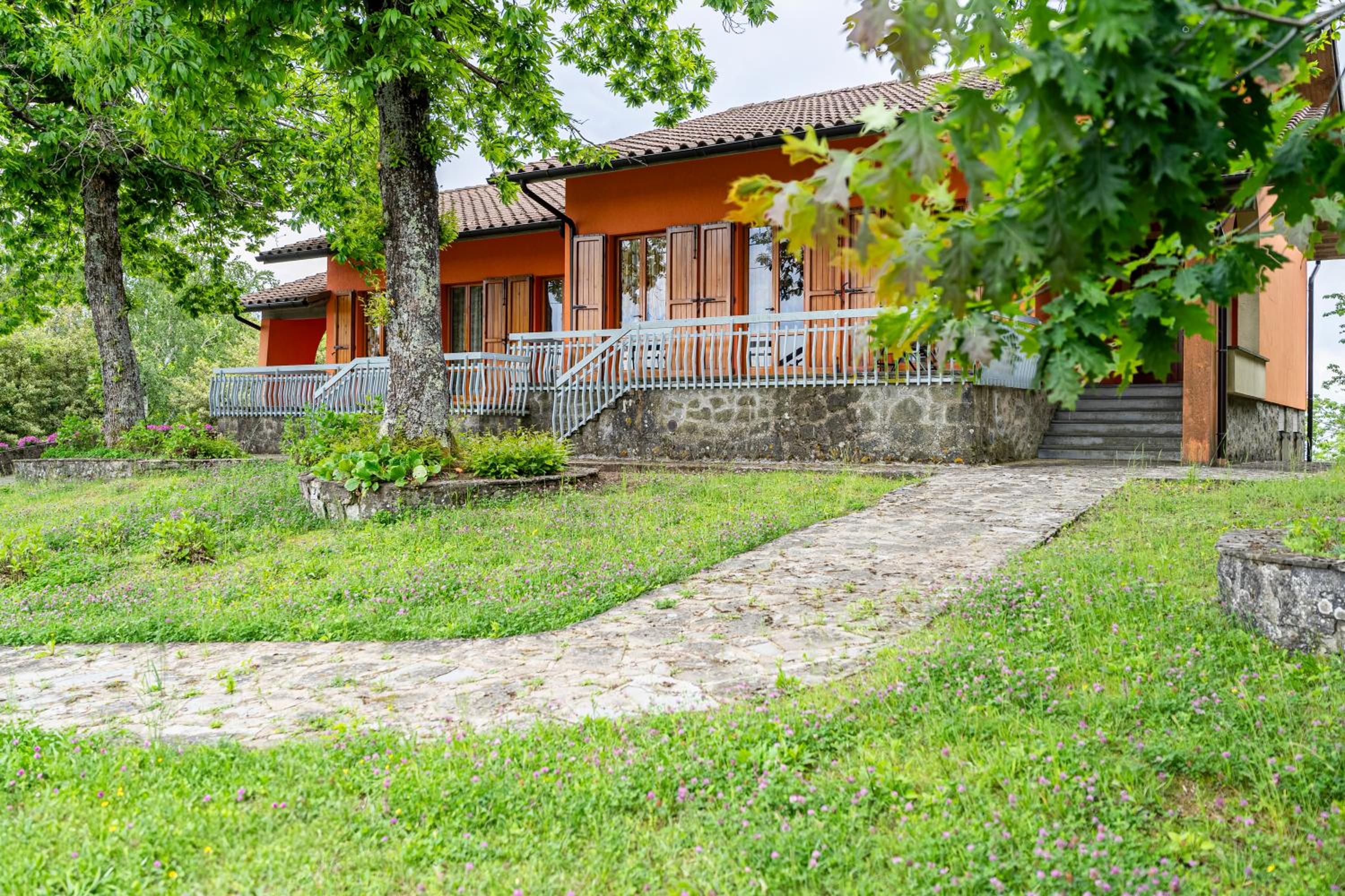 Luxury in the Tuscan Mountains Rustic Villa with WiFi and Park view 2