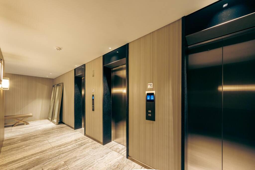 Studio Premium Tower by Armani