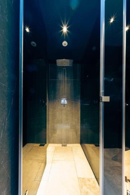Studio Premium Tower by Armani