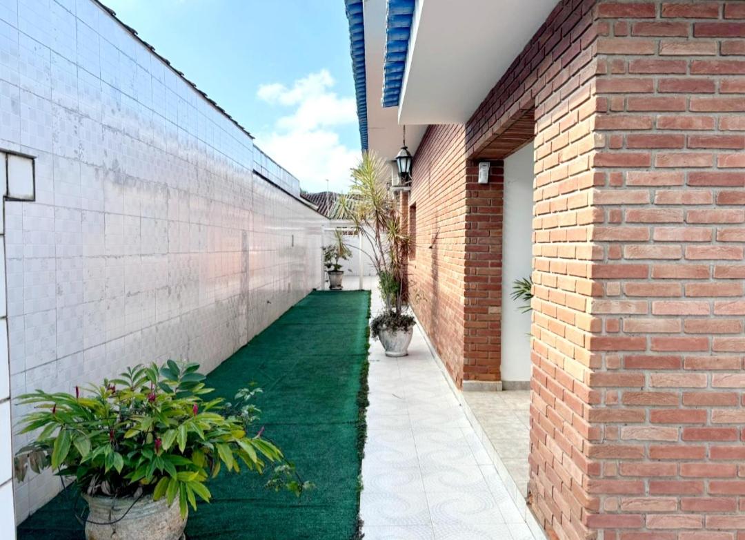 Linda casa com piscina Enseada