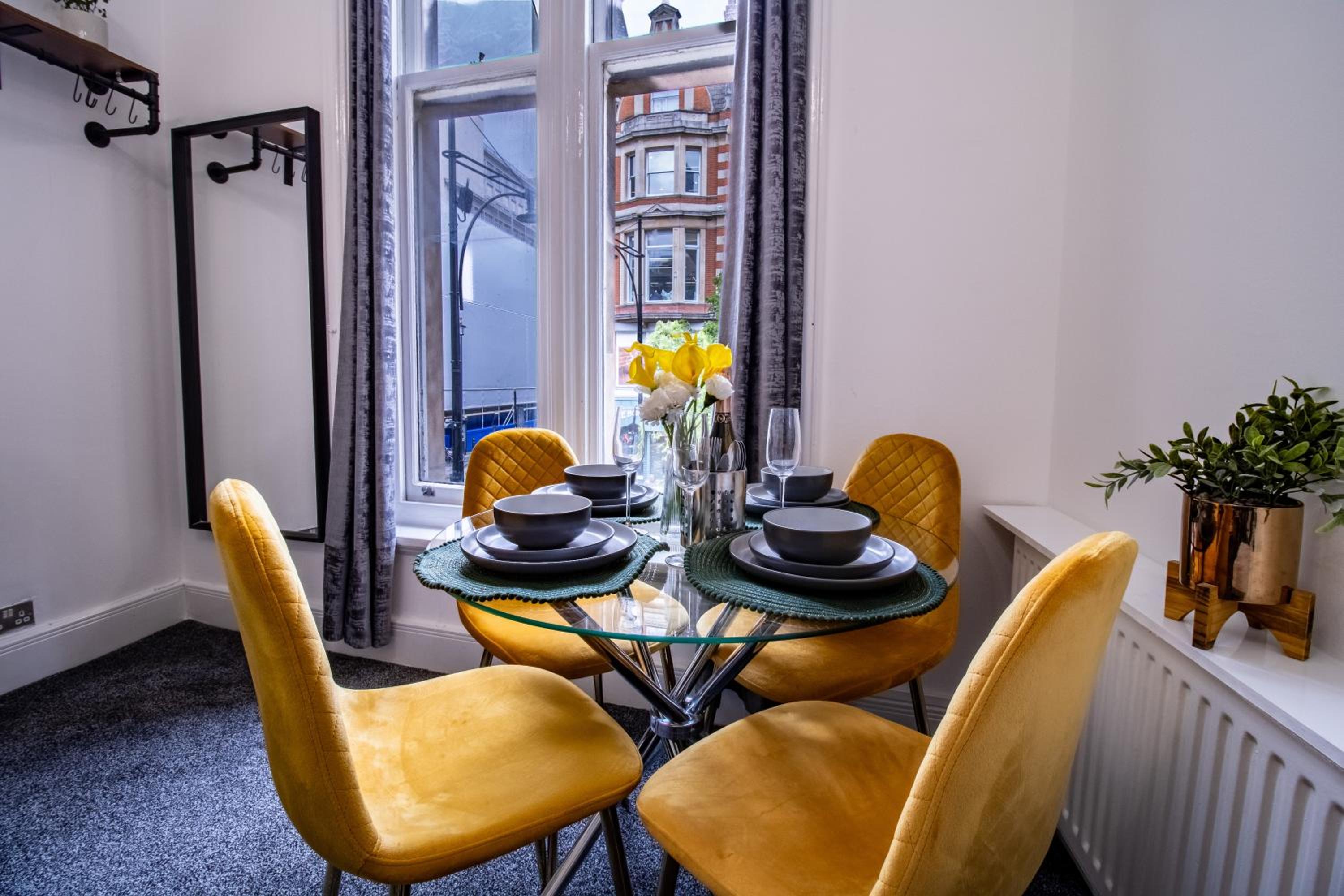 Luxurious Apartments on Oxford Street