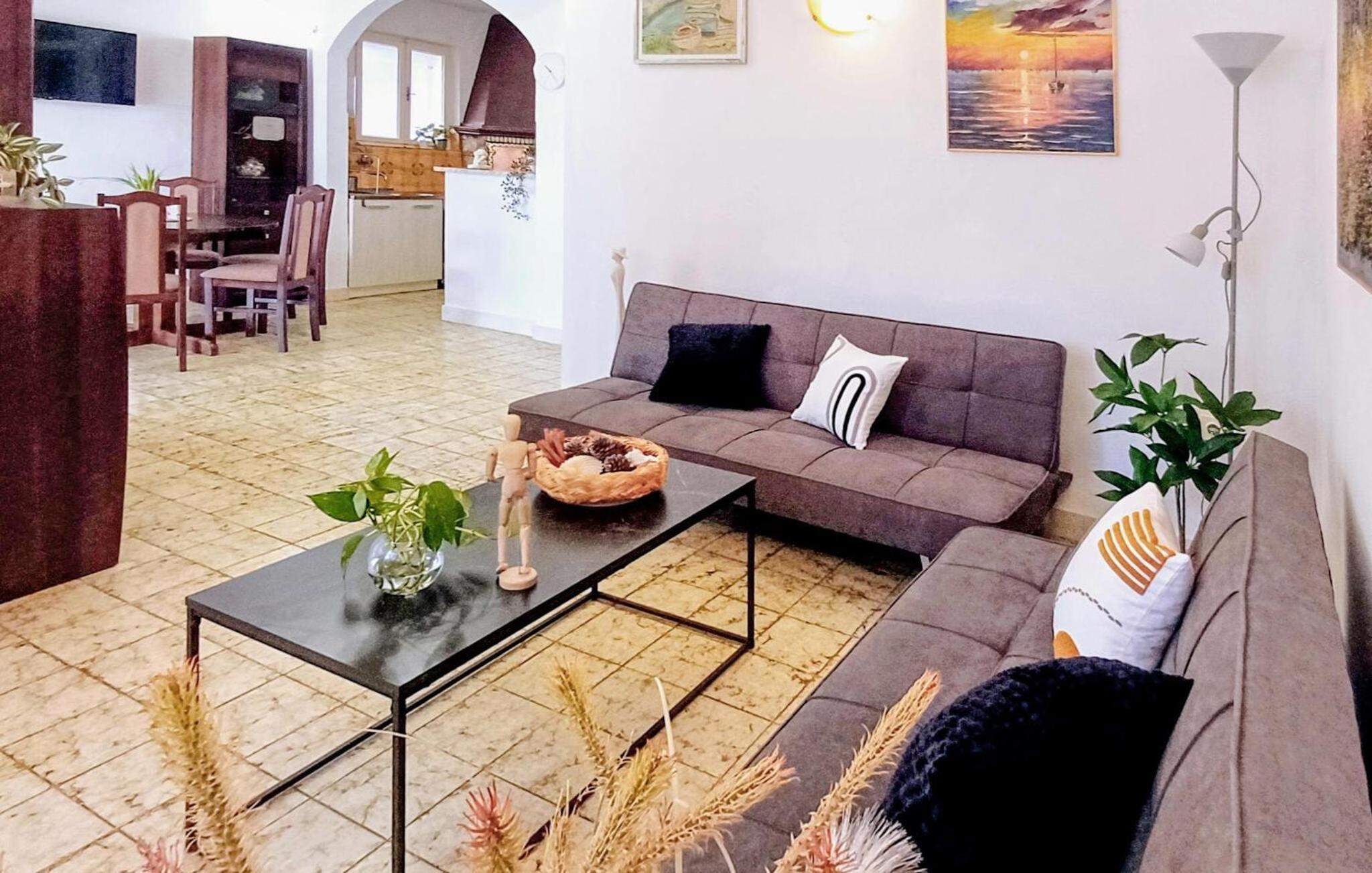 3 Bedroom Lovely Home In Blato