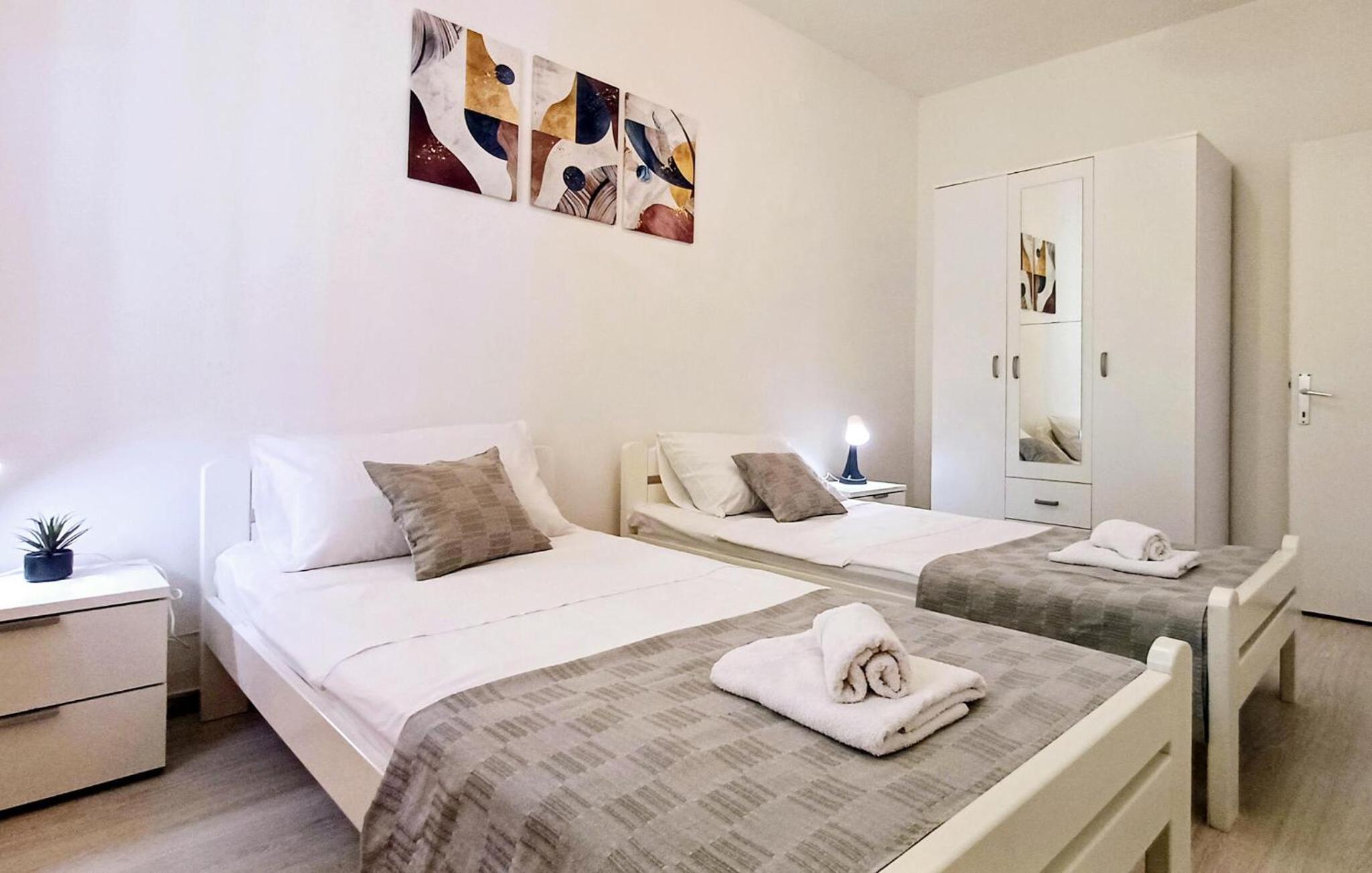 3 Bedroom Lovely Home In Blato