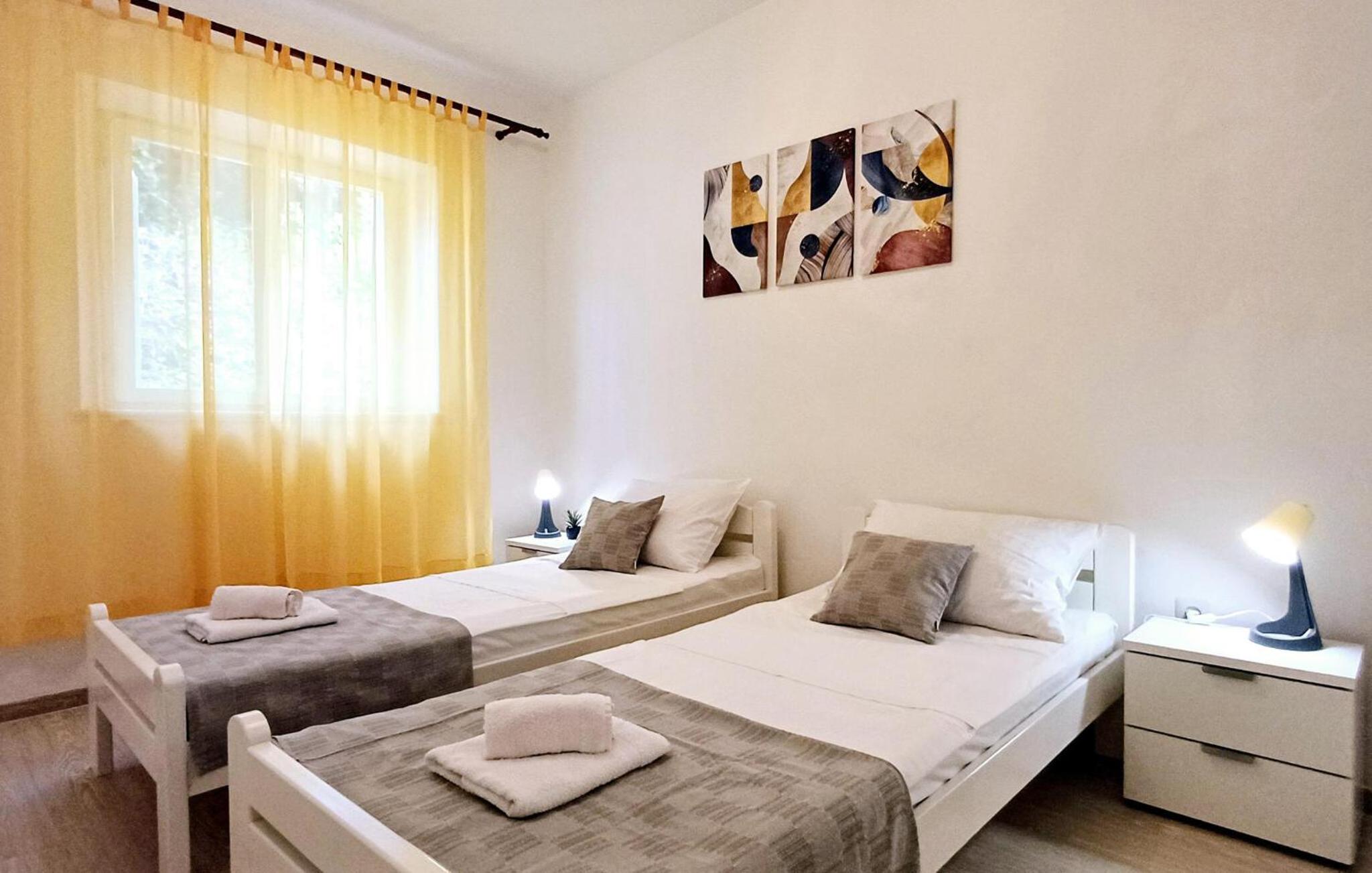 3 Bedroom Lovely Home In Blato