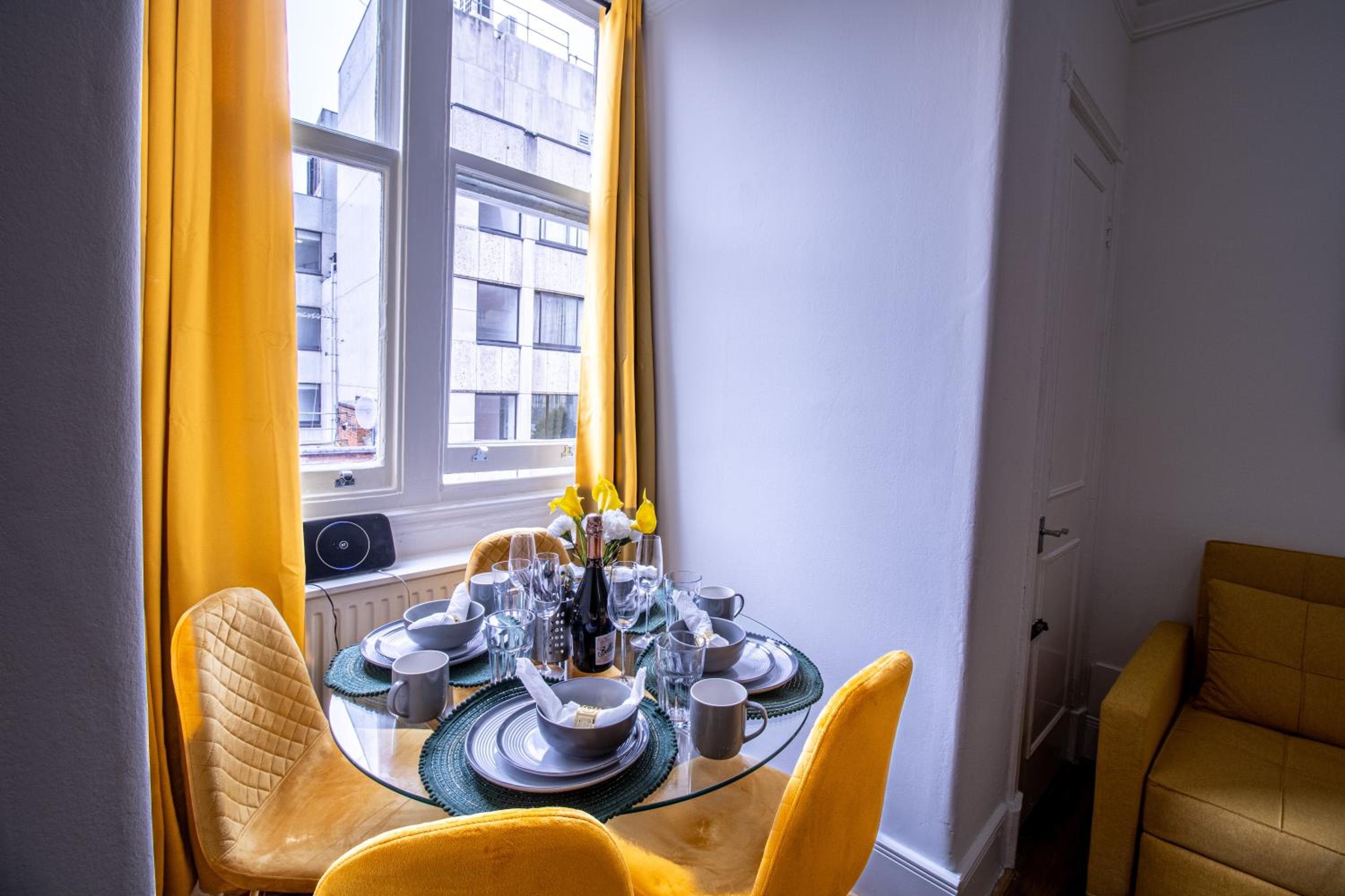 Luxurious Apartments on Oxford Street