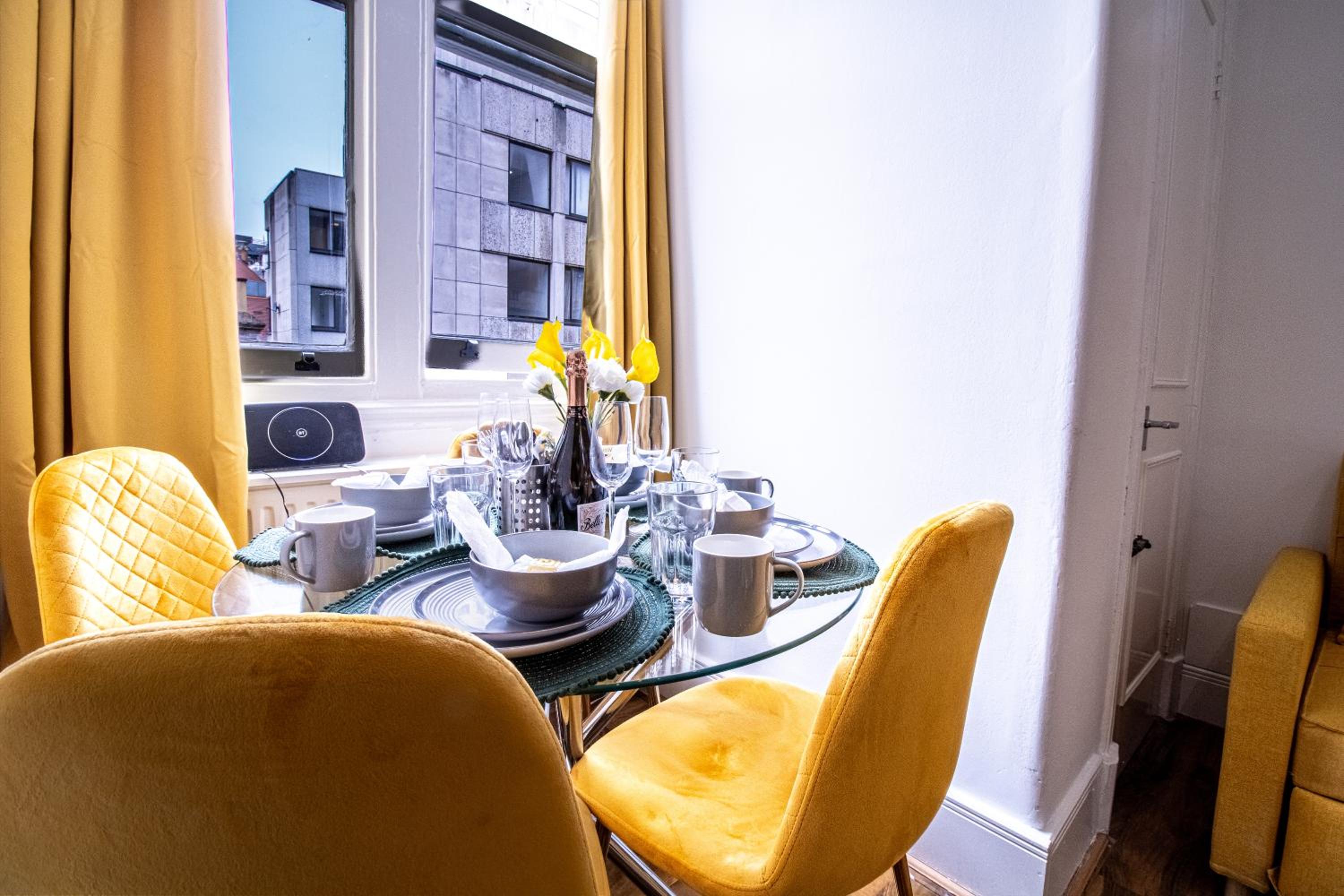 Luxurious Apartments on Oxford Street