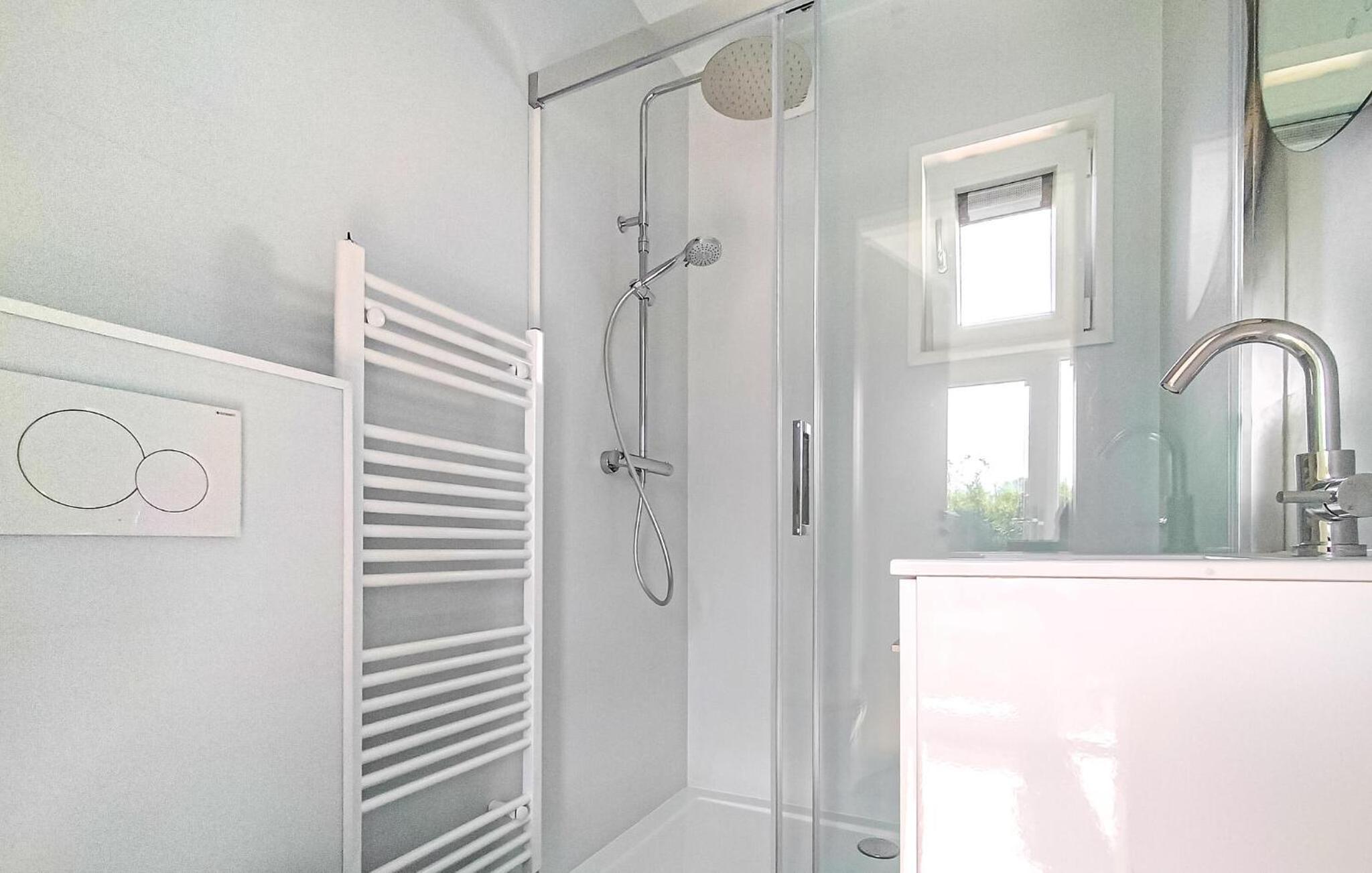 2 Bedroom Gorgeous Home In Heinkenszand