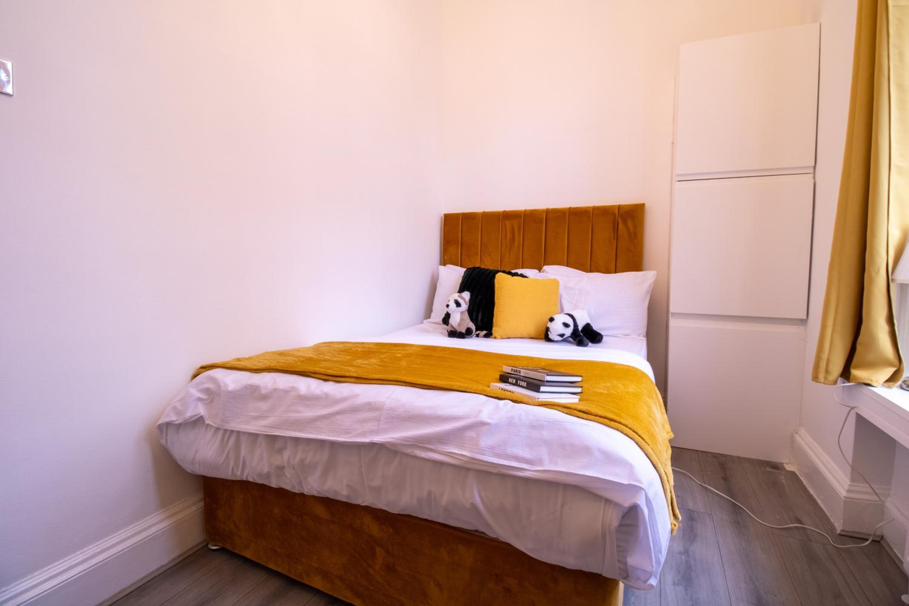 Luxurious Apartments on Oxford Street