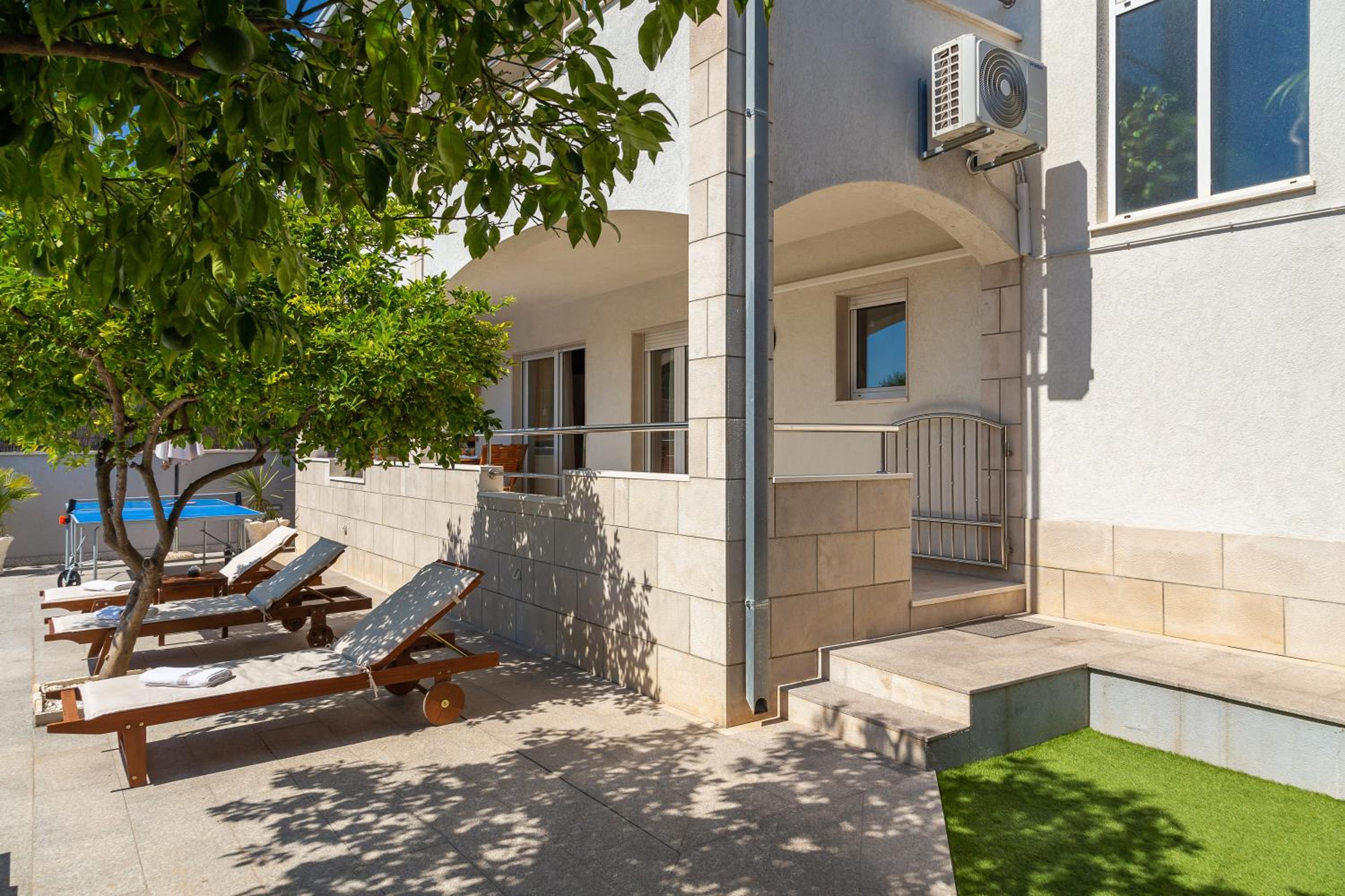 Sunshine Holiday Home