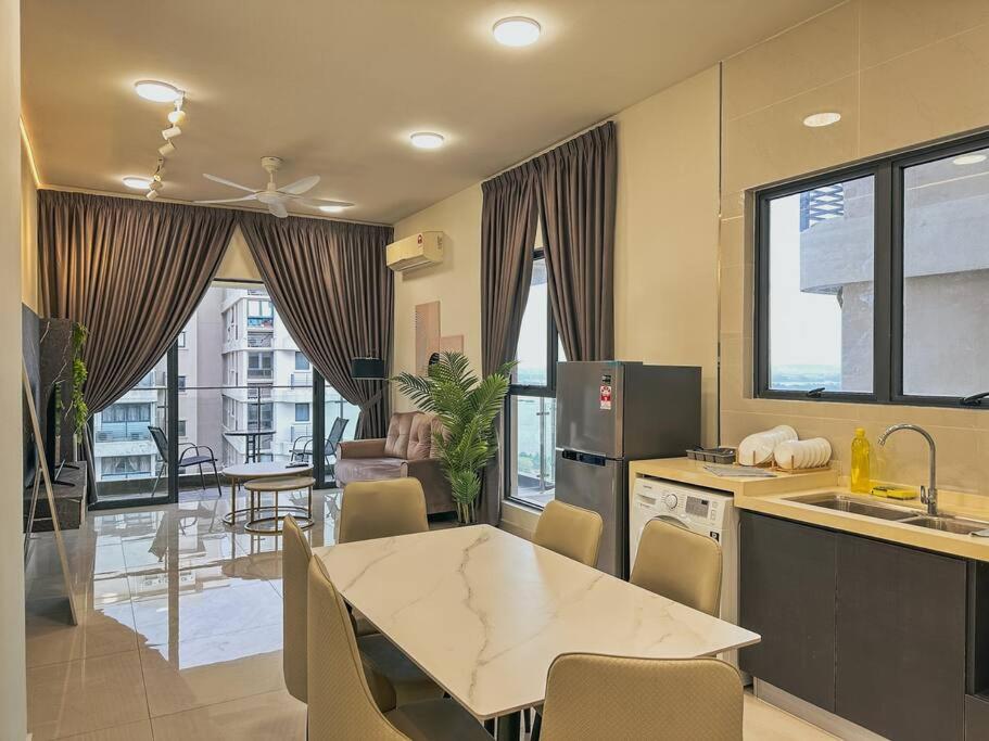 DangaBay Seaview 3BedRoom by WP HOMESTAY