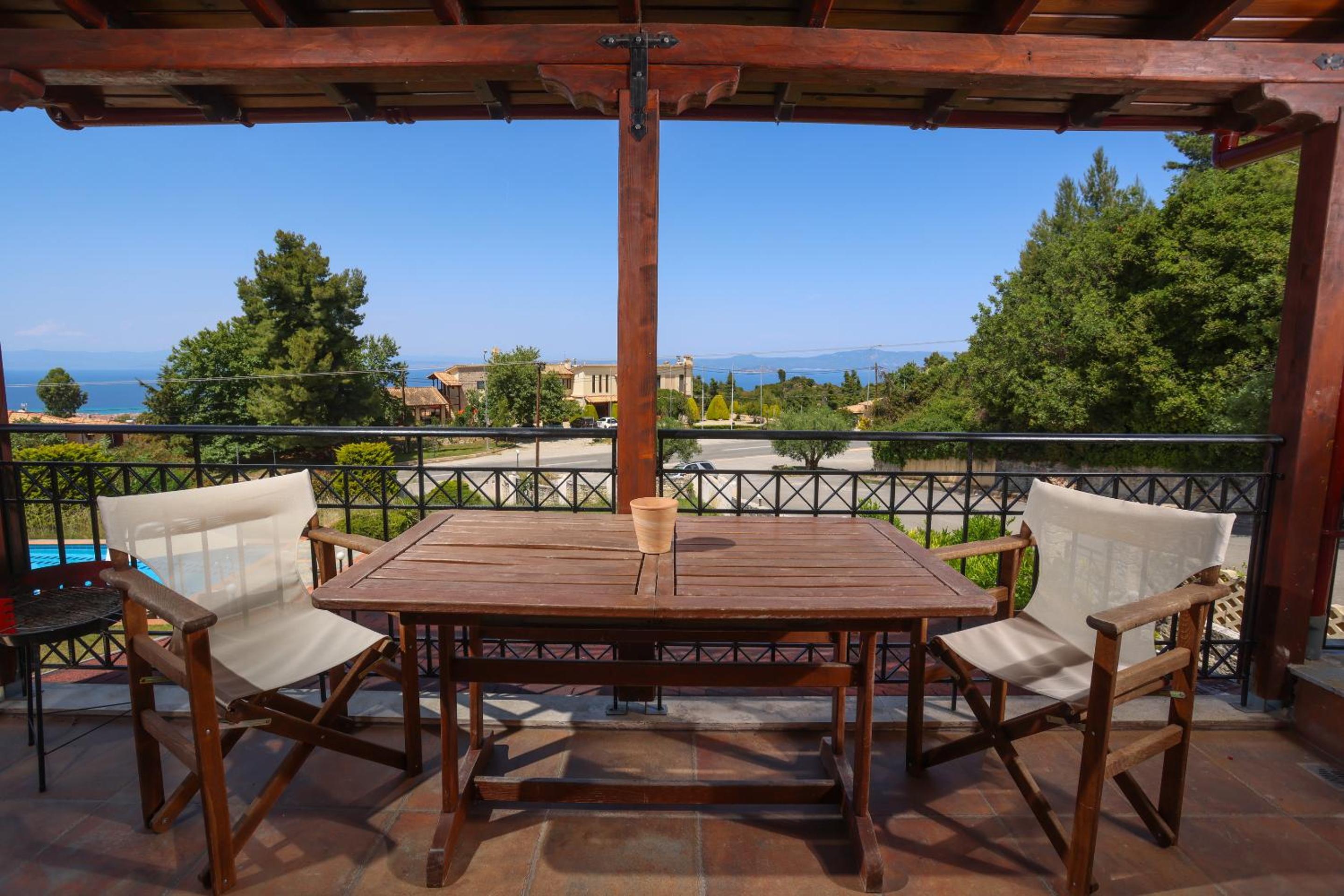 Bizmut House Shared Garden & Pool Paliouri view 3
