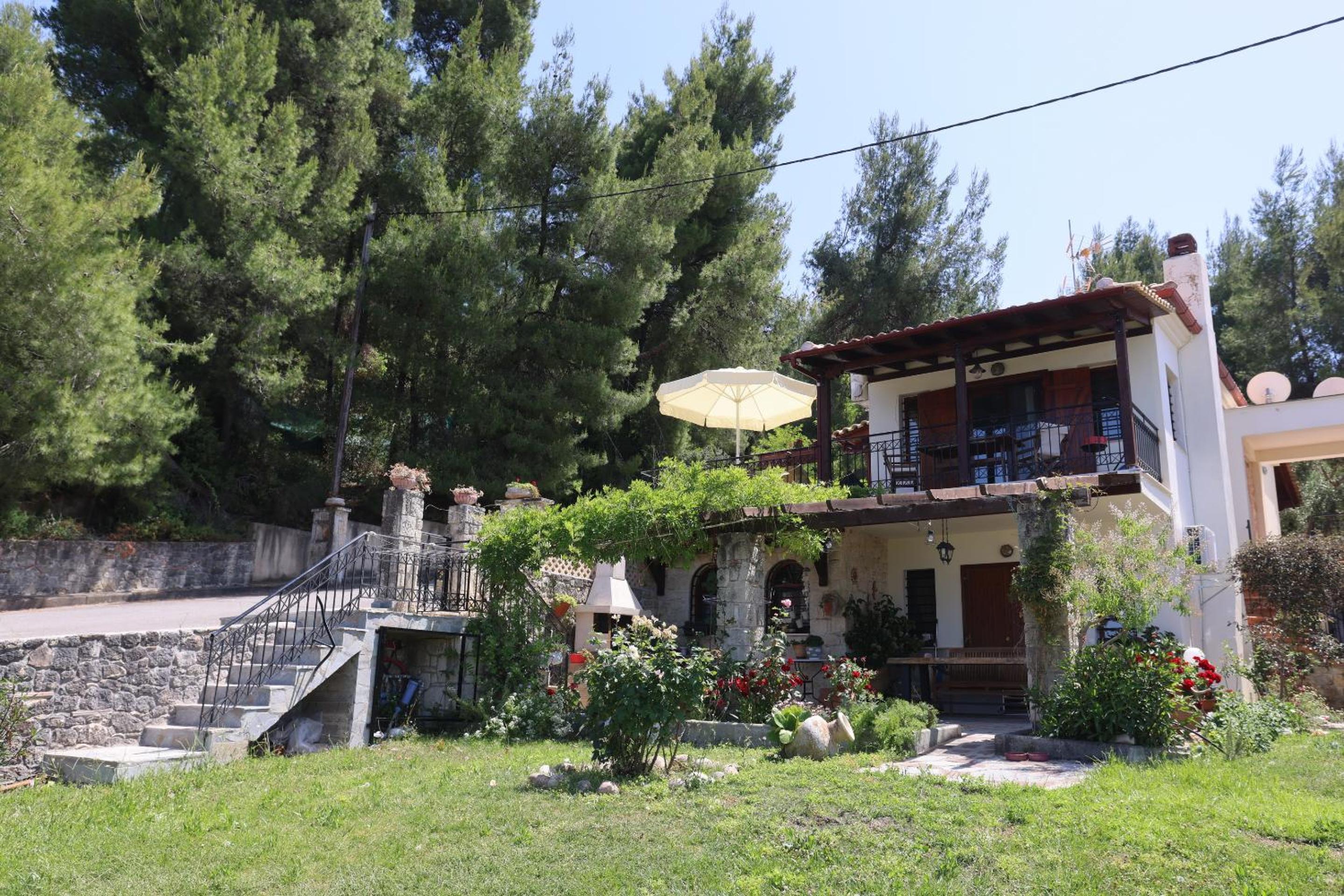 Bizmut House Shared Garden & Pool Paliouri view 4
