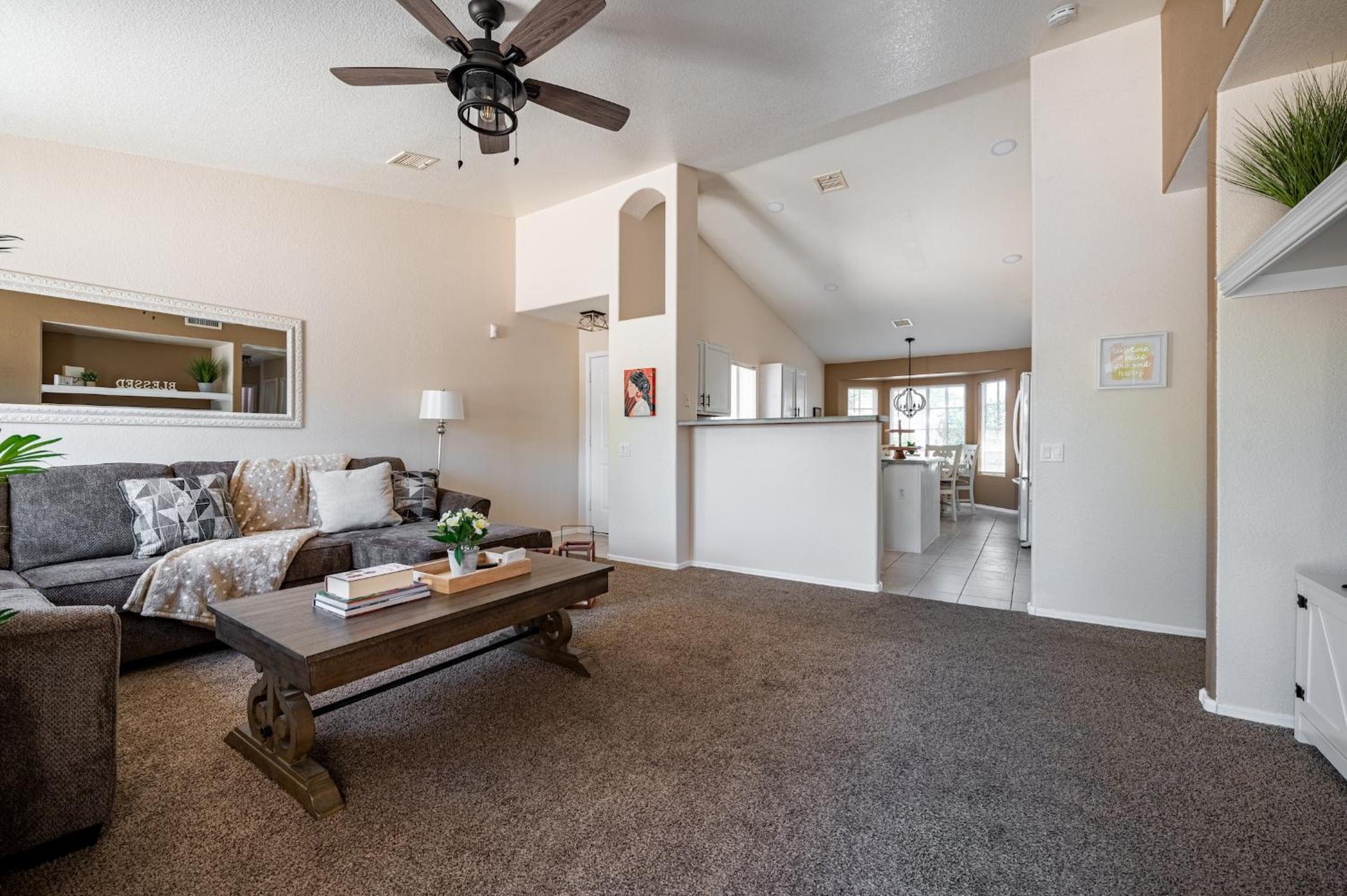 Charming Arizona Home - Near Shops, New Renovation view 2