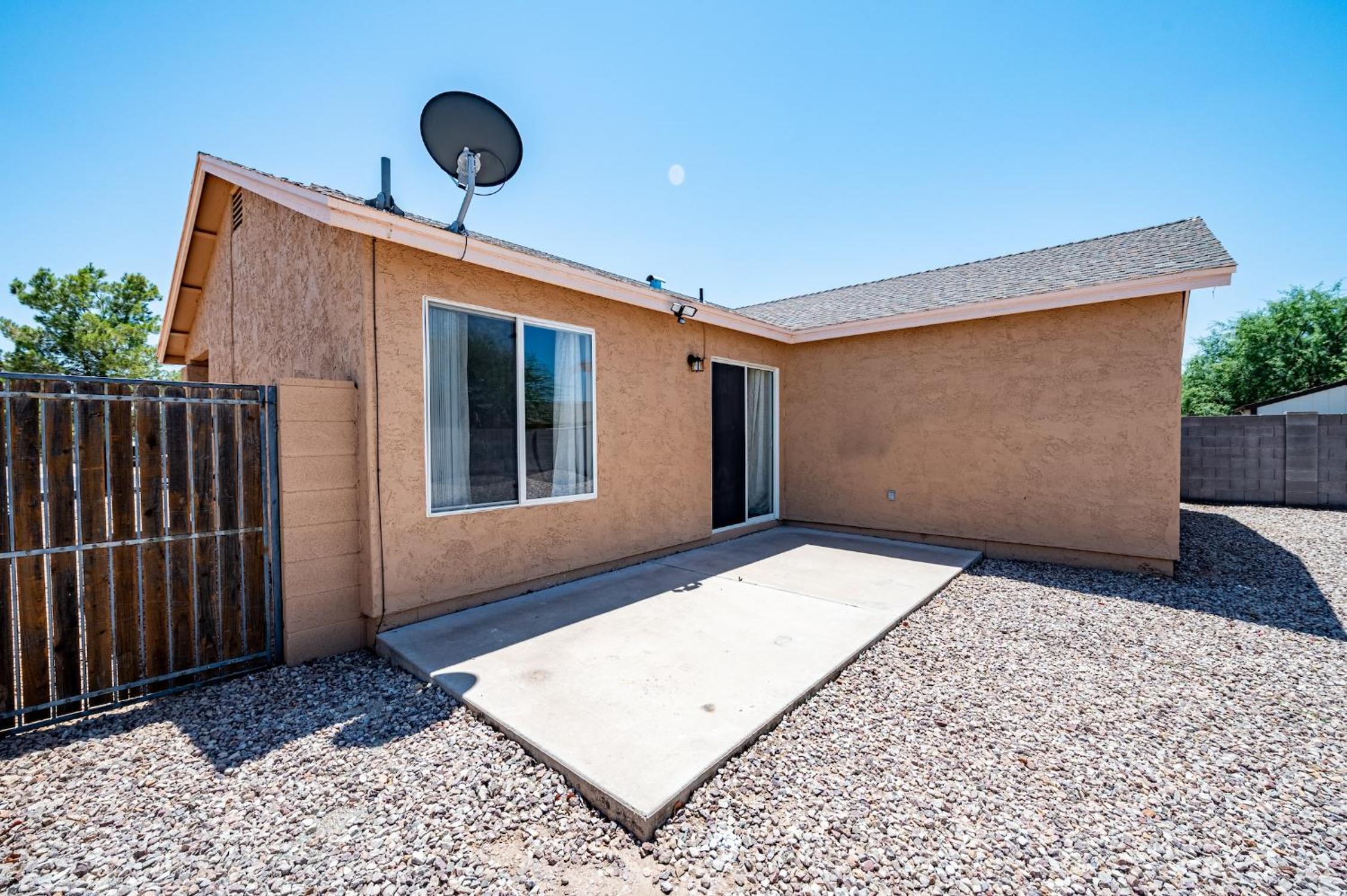 Charming Arizona Home - Near Shops, New Renovation view 3