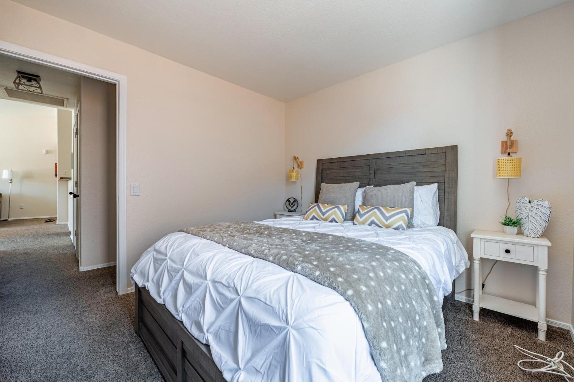 Charming Arizona Home - Near Shops, New Renovation view 4
