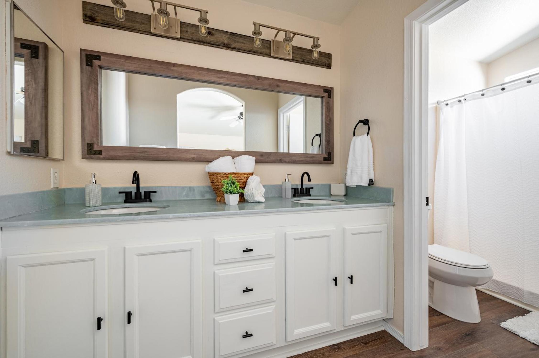 Charming Arizona Home - Near Shops, New Renovation view 5