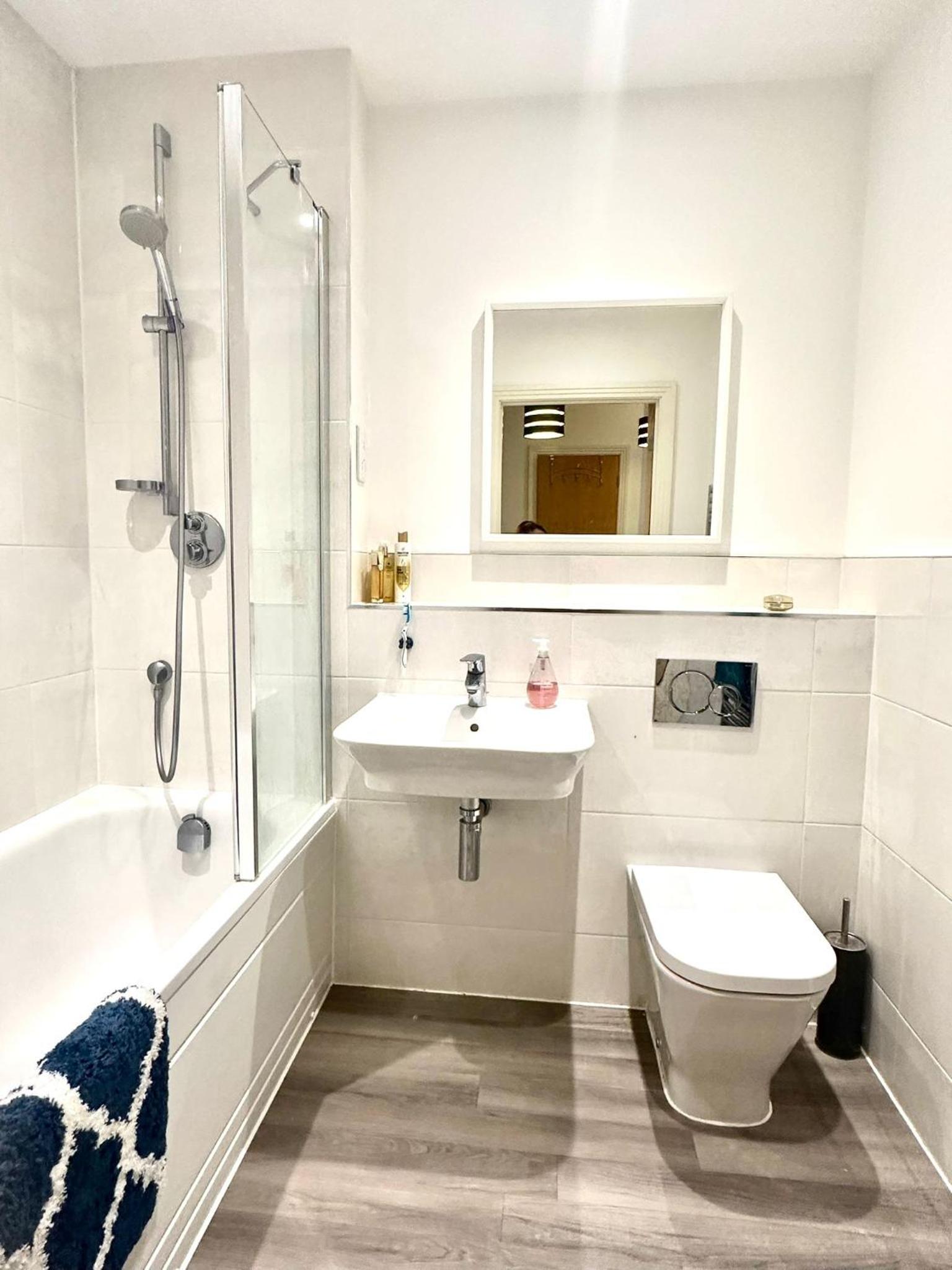 LUX HOME STAYS - BHAM AIRPORT, NEC, JLR and more