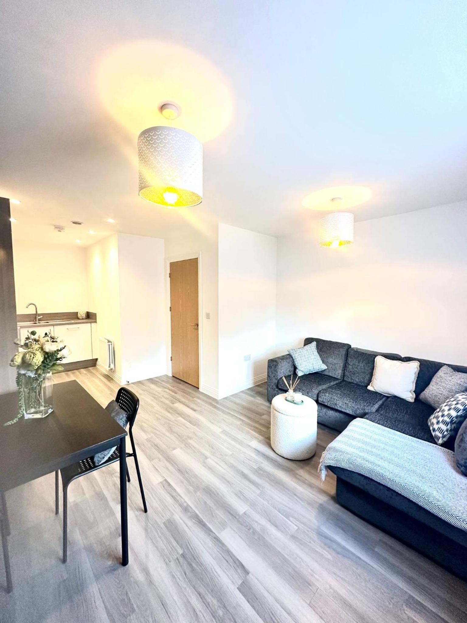 LUX HOME STAYS - BHAM AIRPORT, NEC, JLR and more