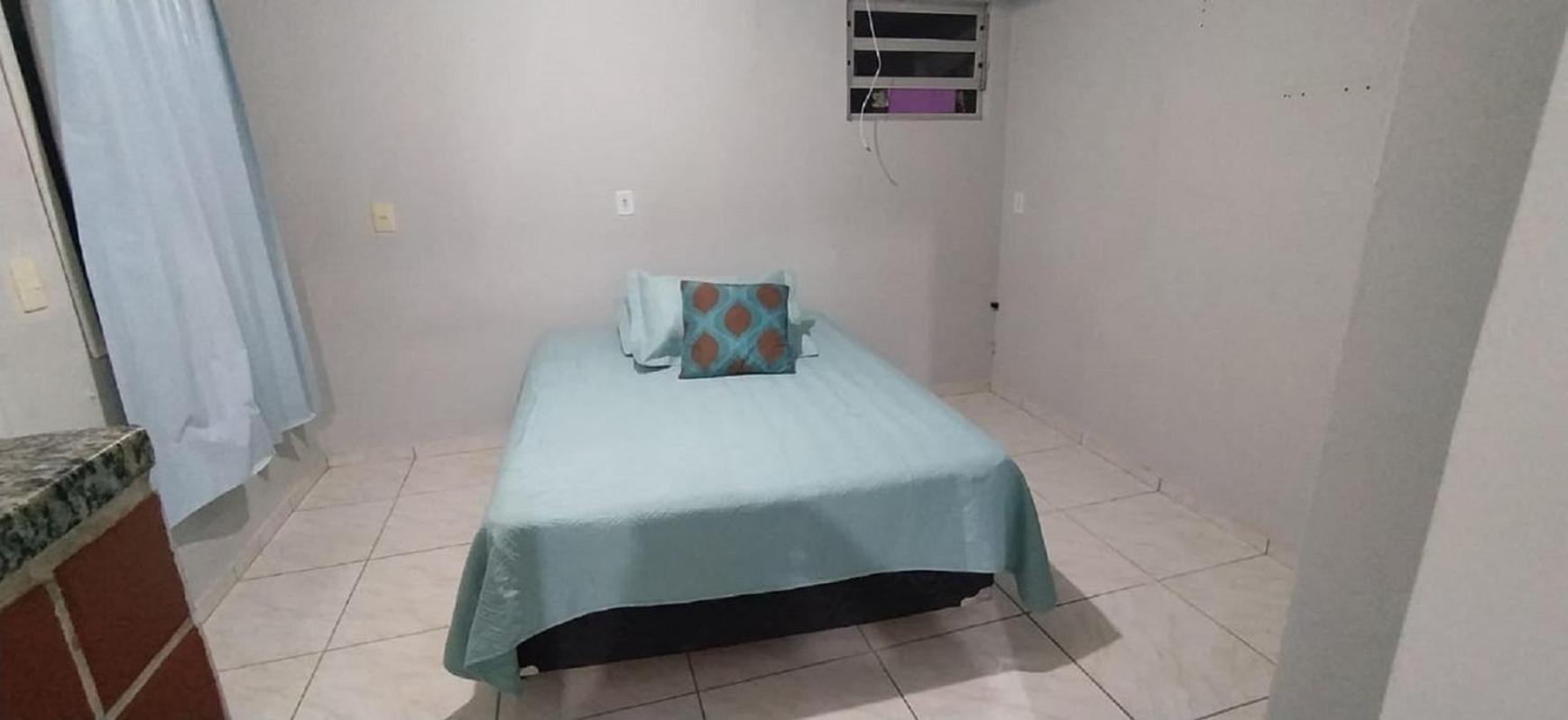 Casa de 2 Pavimentos Inteira com garagem