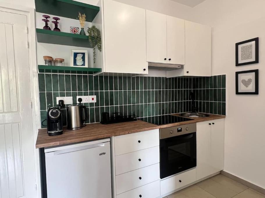 Margarita Gardens two 1bed flats 500m from sea