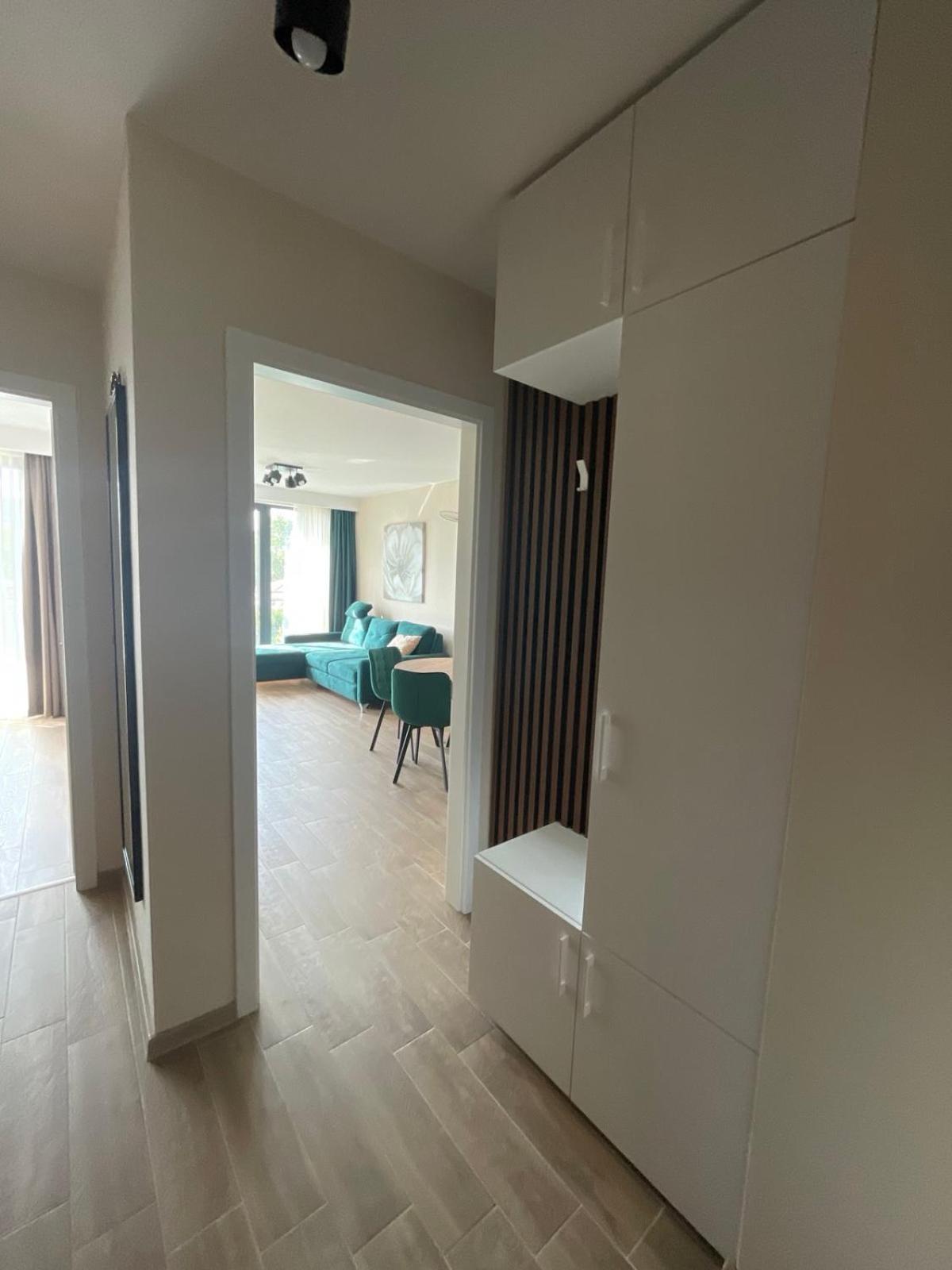 Modern 1BR Apart FREE Parking with Hill View