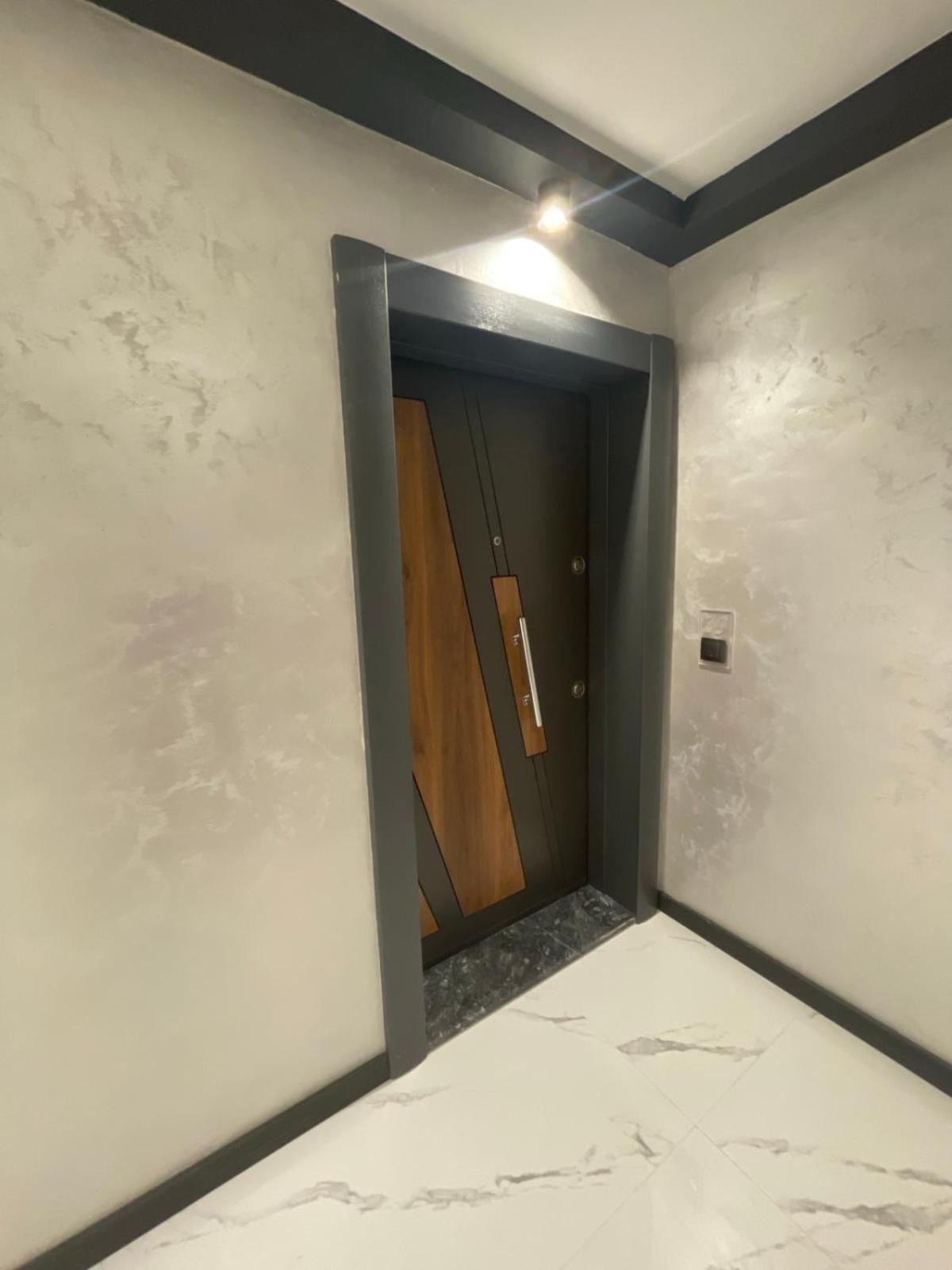 Modern 1BR Apart FREE Parking with Hill View