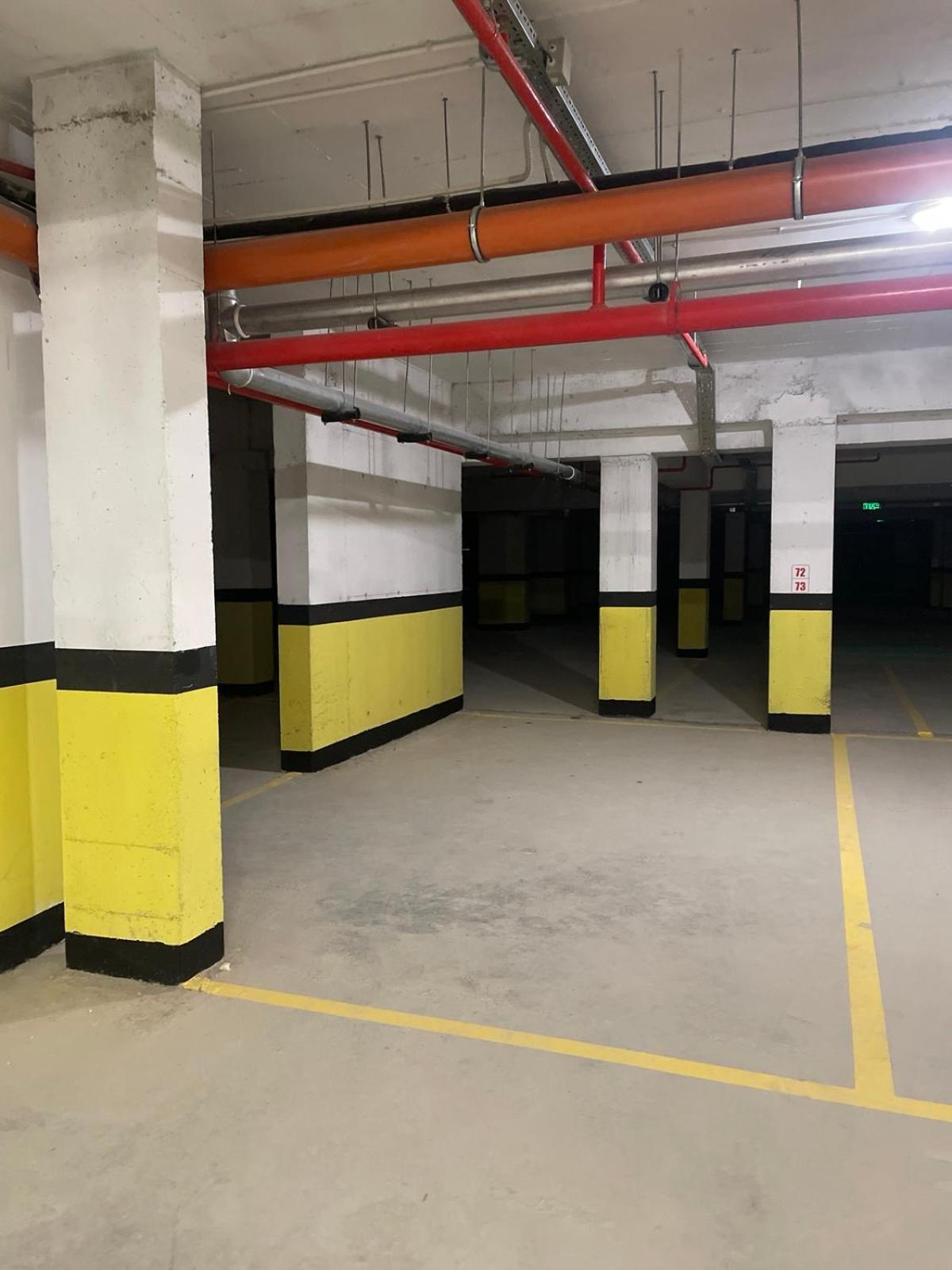 Modern 1BR Apart FREE Parking with Hill View