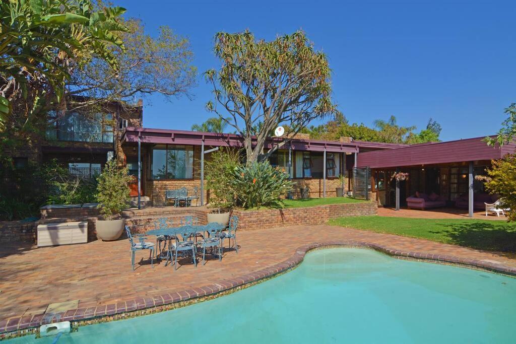 Johannesburg Vacations - April Villa Back-up power Luxury serviced villa Sandton CBD - Property Image 21