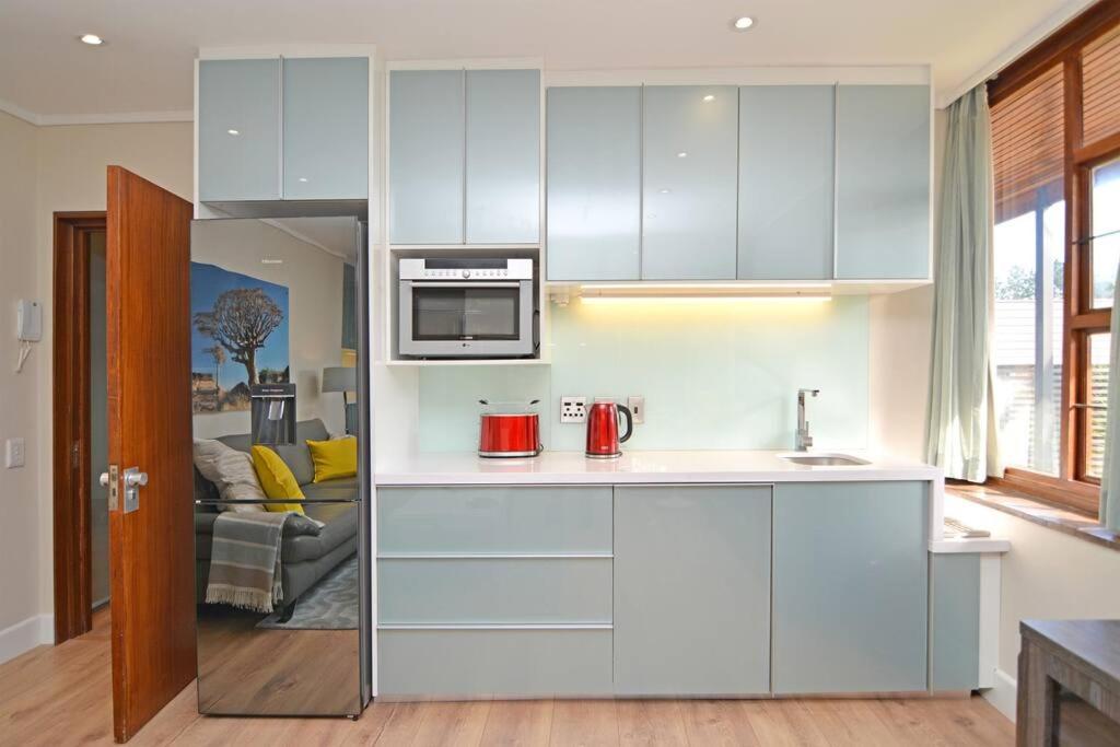 Johannesburg Vacations - April Villa Back-up power Luxury serviced villa Sandton CBD - Property Image 33