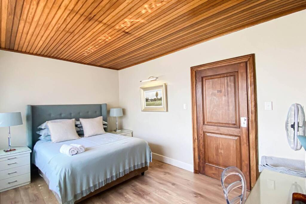 Johannesburg Vacations - April Villa Back-up power Luxury serviced villa Sandton CBD - Property Image 34