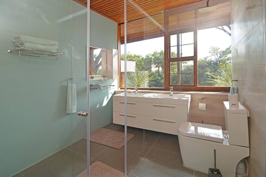 Johannesburg Vacations - April Villa Back-up power Luxury serviced villa Sandton CBD - Property Image 38