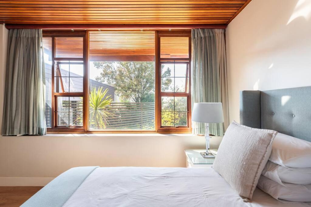 Johannesburg Vacations - April Villa Back-up power Luxury serviced villa Sandton CBD - Property Image 40