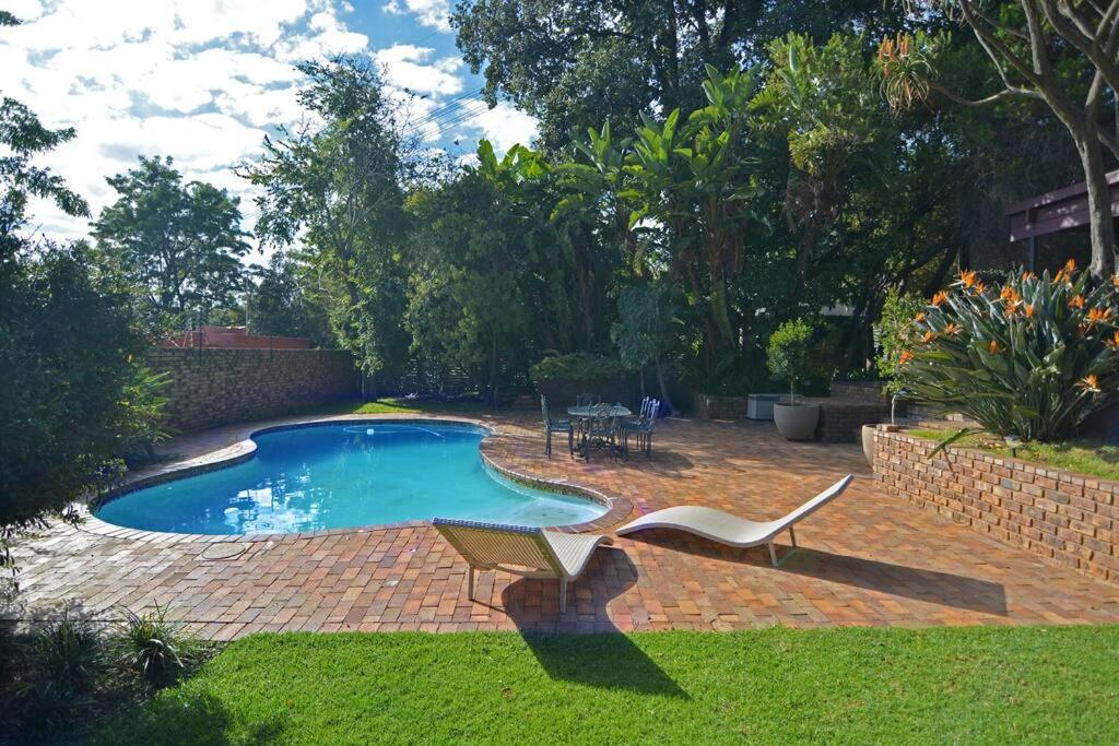 Johannesburg Vacations - April Villa Back-up power Luxury serviced villa Sandton CBD - Property Image 20