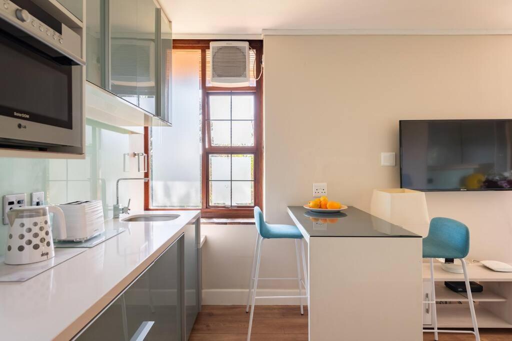 Johannesburg Vacations - April Villa Back-up power Luxury serviced villa Sandton CBD - Property Image 7