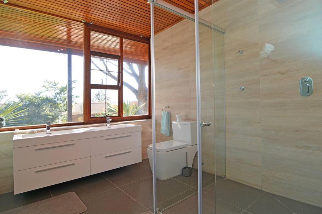 Johannesburg Vacations - April Villa Back-up power Luxury serviced villa Sandton CBD - Property Image 10