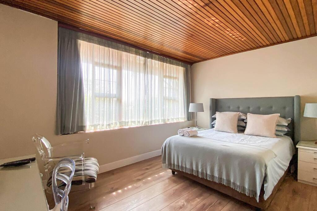 Johannesburg Vacations - April Villa Back-up power Luxury serviced villa Sandton CBD - Property Image 1