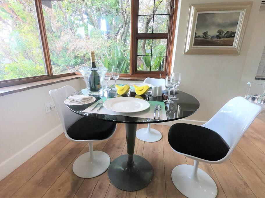 Johannesburg Vacations - April Villa Back-up power Luxury serviced villa Sandton CBD - Property Image 13