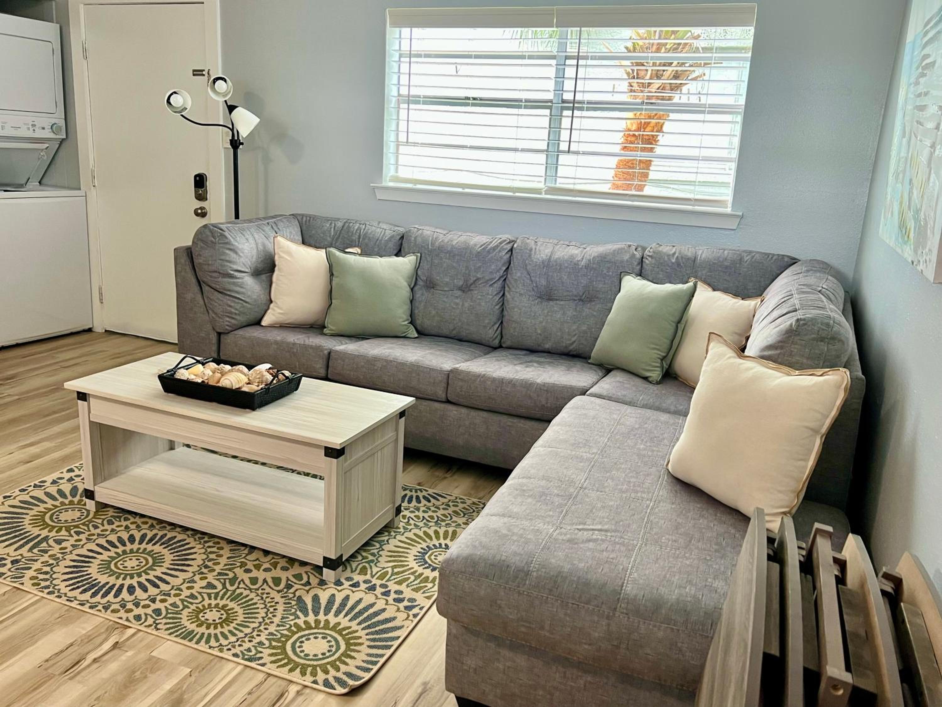 3 Mins to Beach~Free Activities~Perfect Family 2 Bed Condo~Waymar 6: Beach Walk