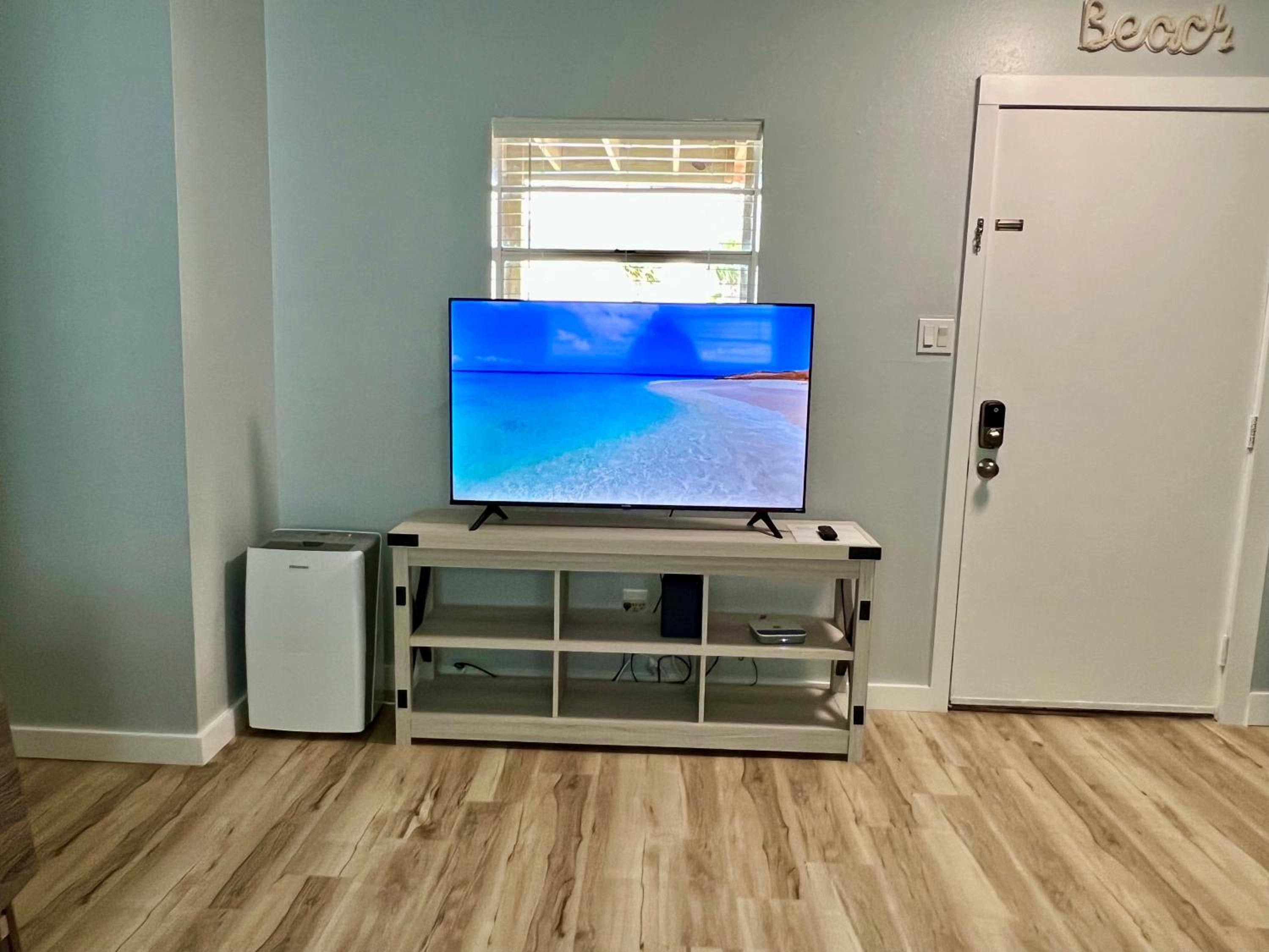 New! Beach Walk 6! Dog Friendly, Free Activities Included!