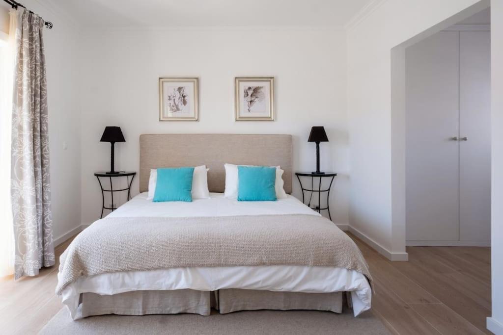 Beautiful villa newly renovated in 2024 on top Portuguese resort view 3