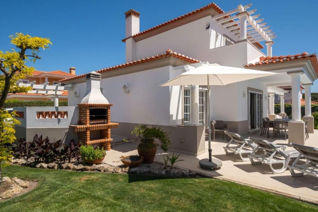 Beautiful villa newly renovated in 2024 on top Portuguese resort view 5