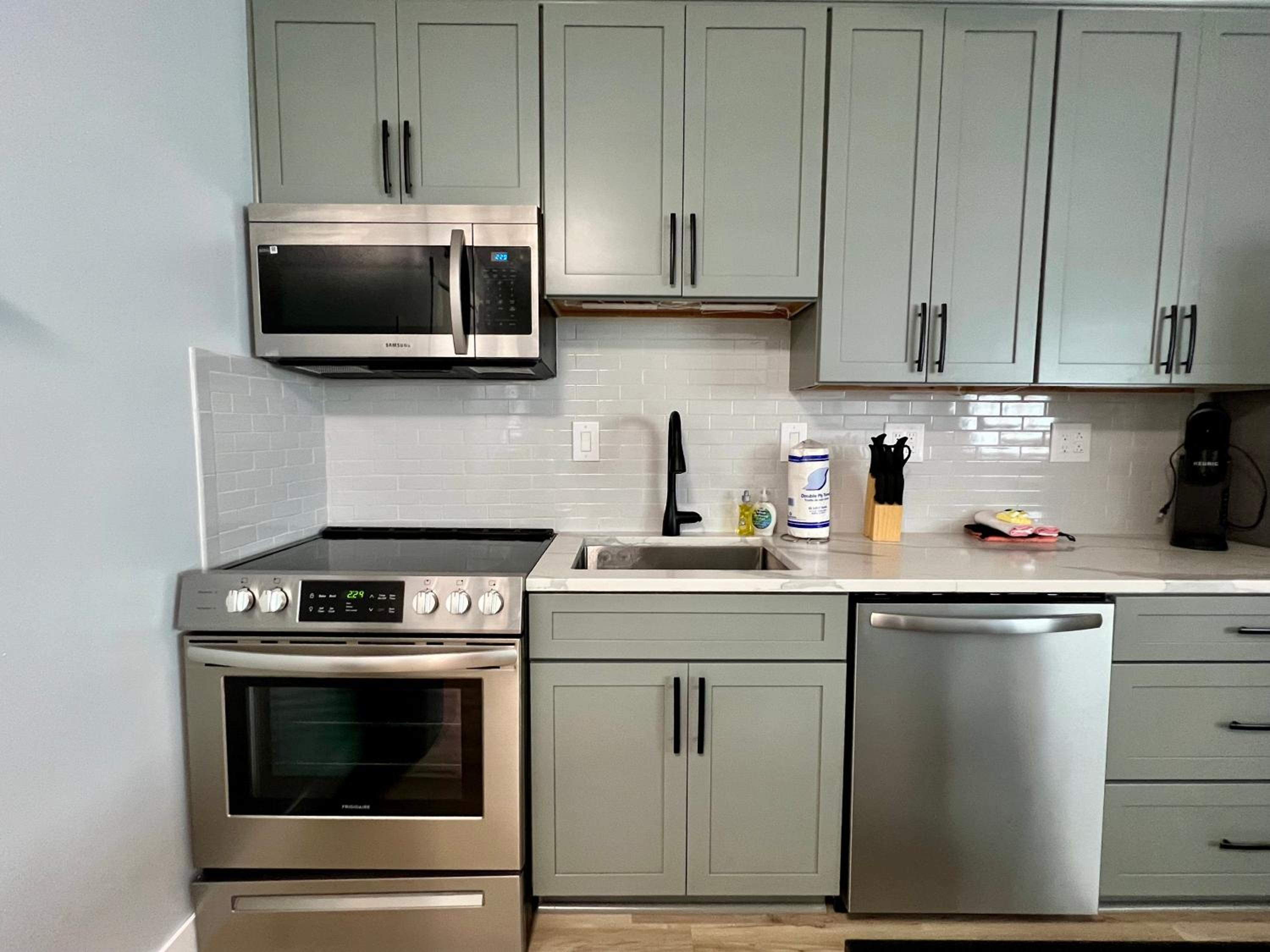 New! Beach Walk 6! Dog Friendly, Free Activities Included!