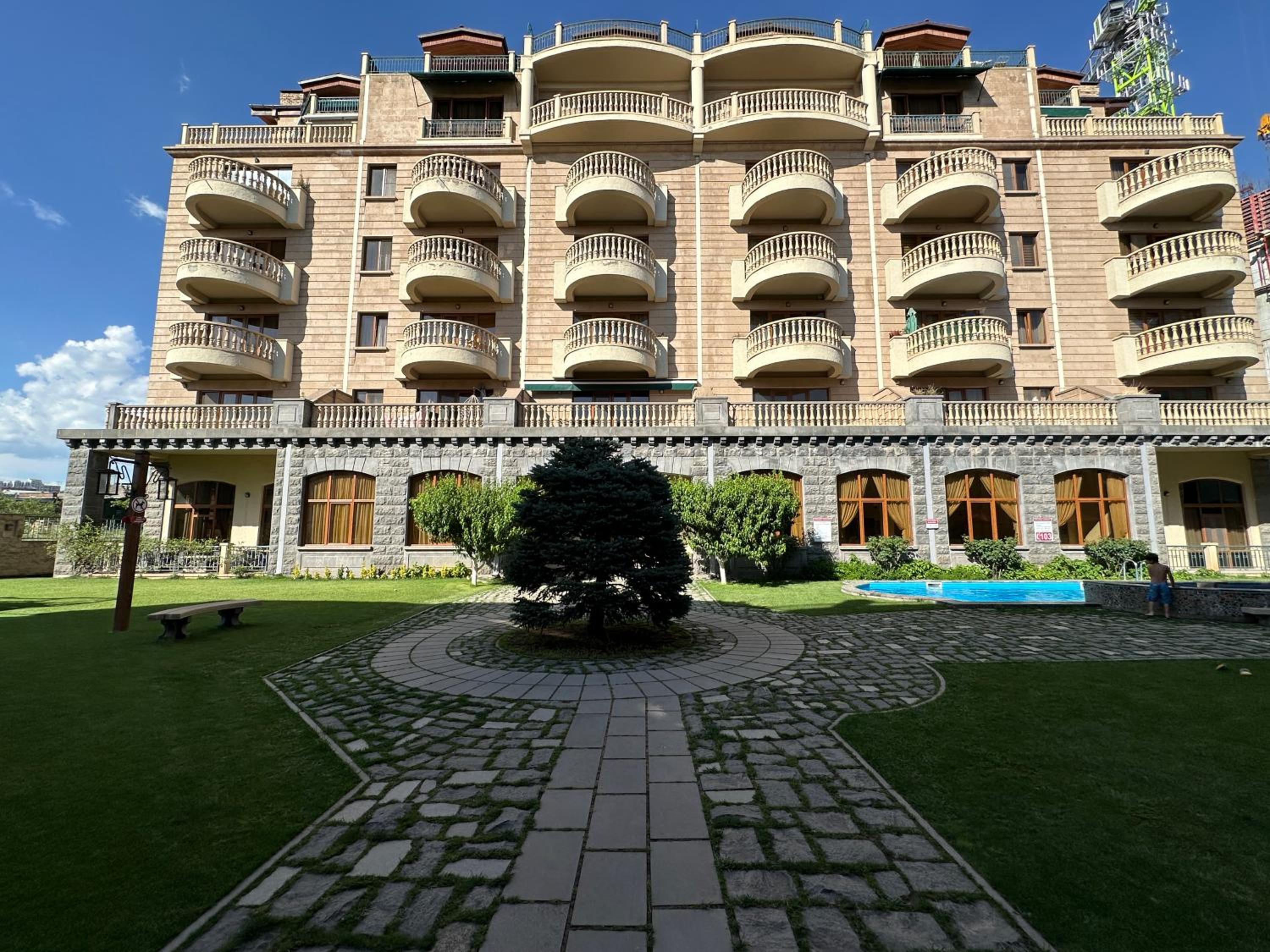 Verin Antarayin street, 3 bedrooms Beautiful and Spacious apartment VA111