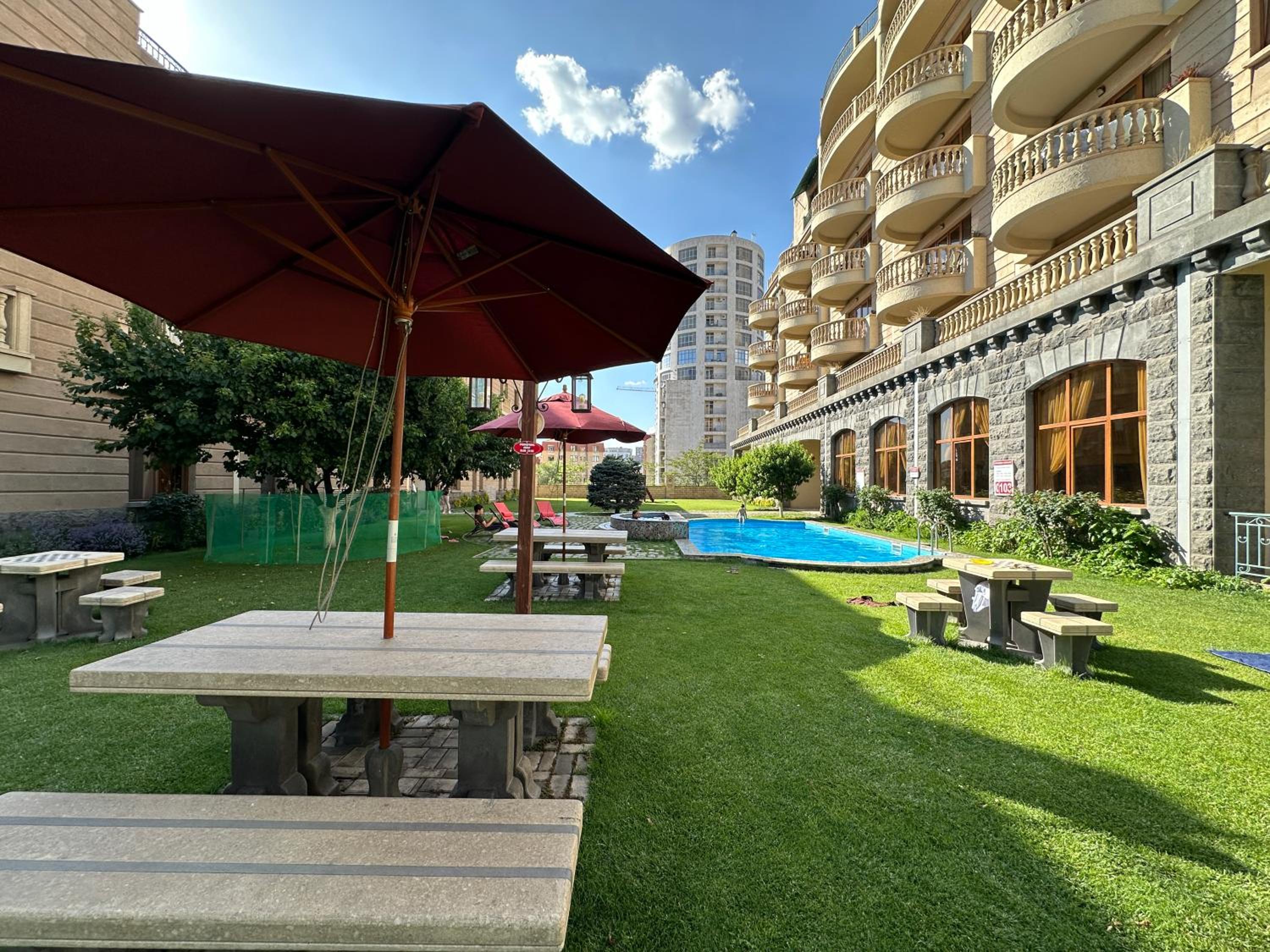 Verin Antarayin street, 3 bedrooms Beautiful and Spacious apartment VA111