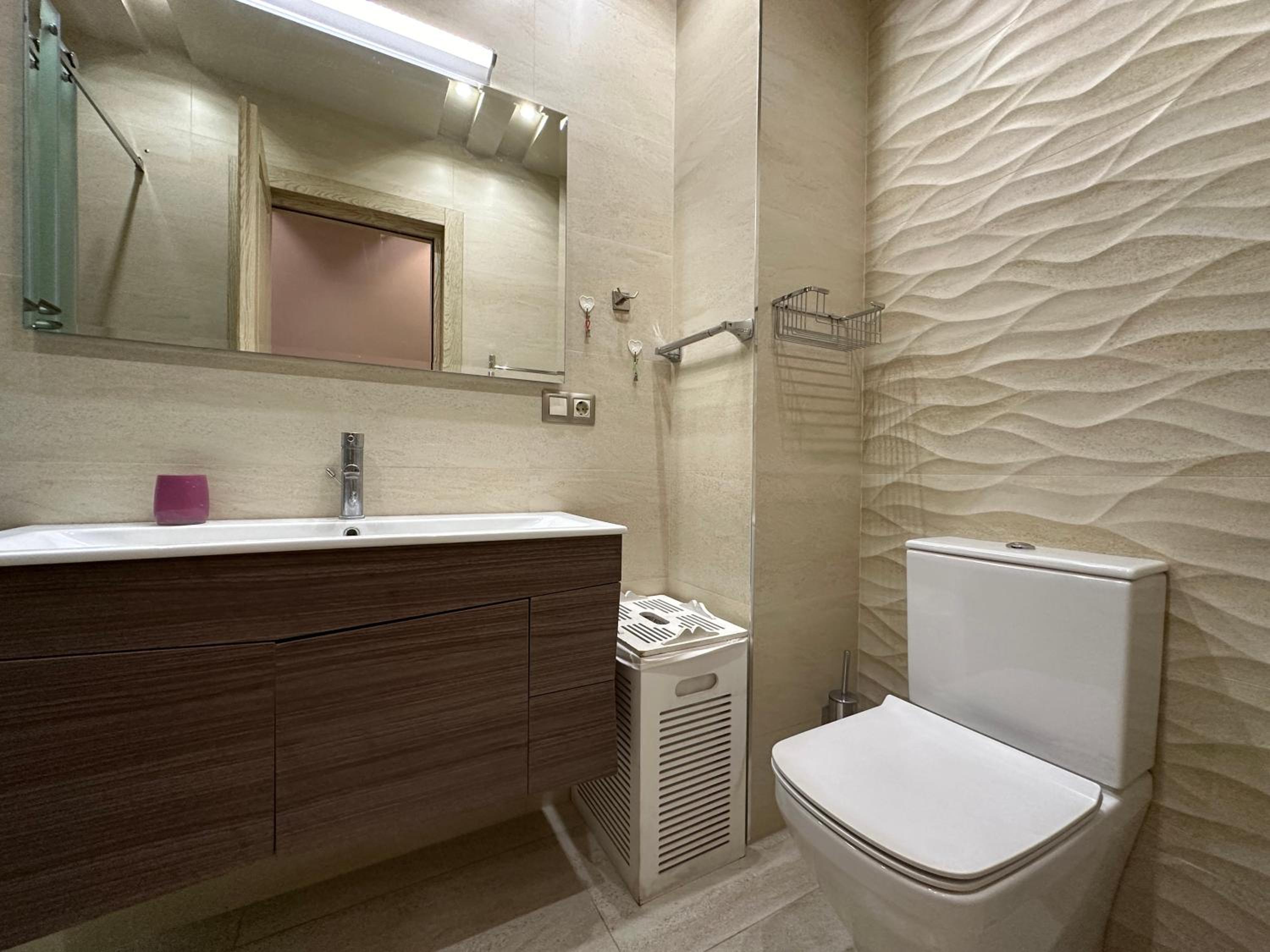 Verin Antarayin street, 3 bedrooms Beautiful and Spacious apartment VA111
