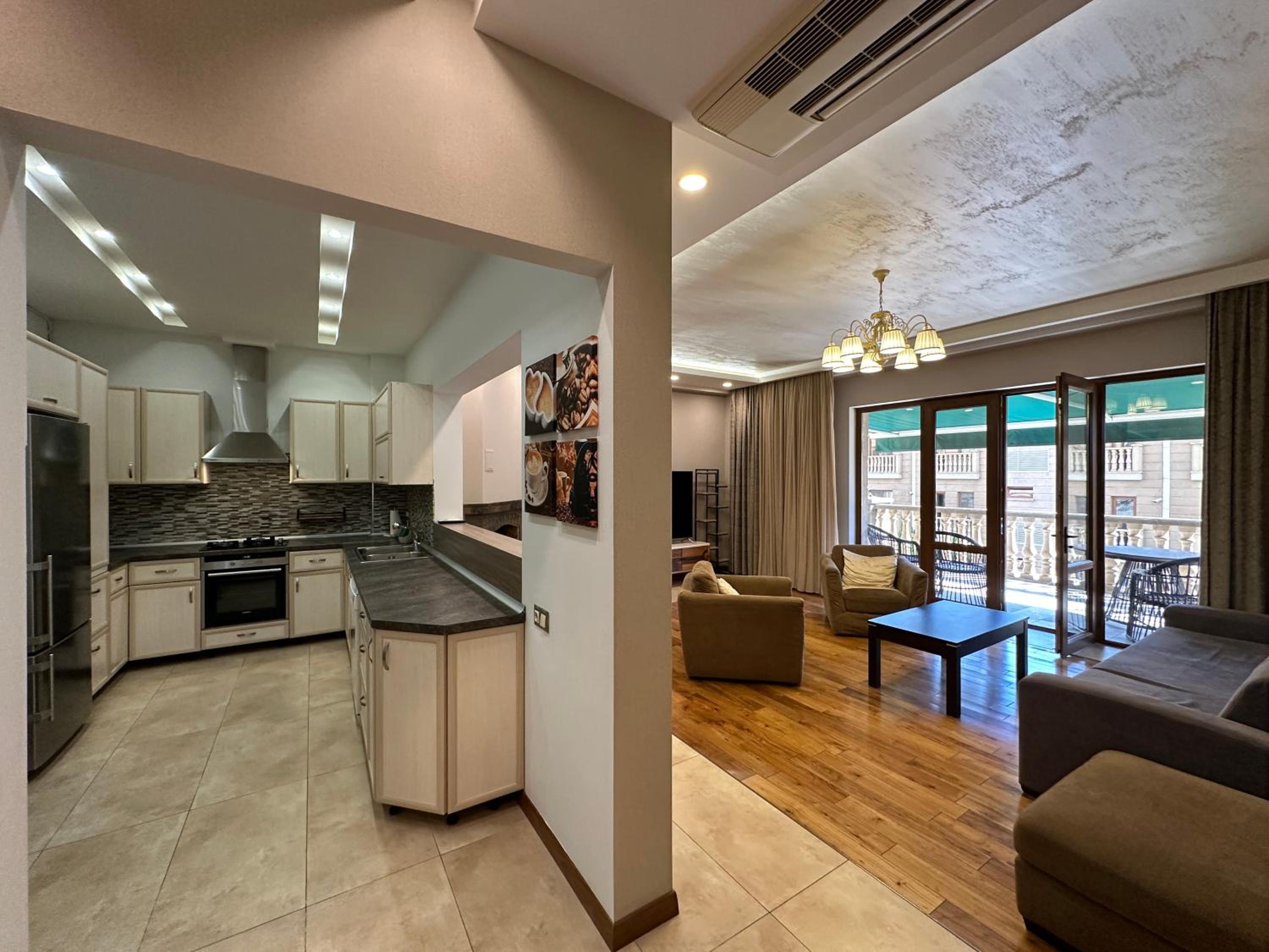 Verin Antarayin street, 3 bedrooms Beautiful and Spacious apartment VA111