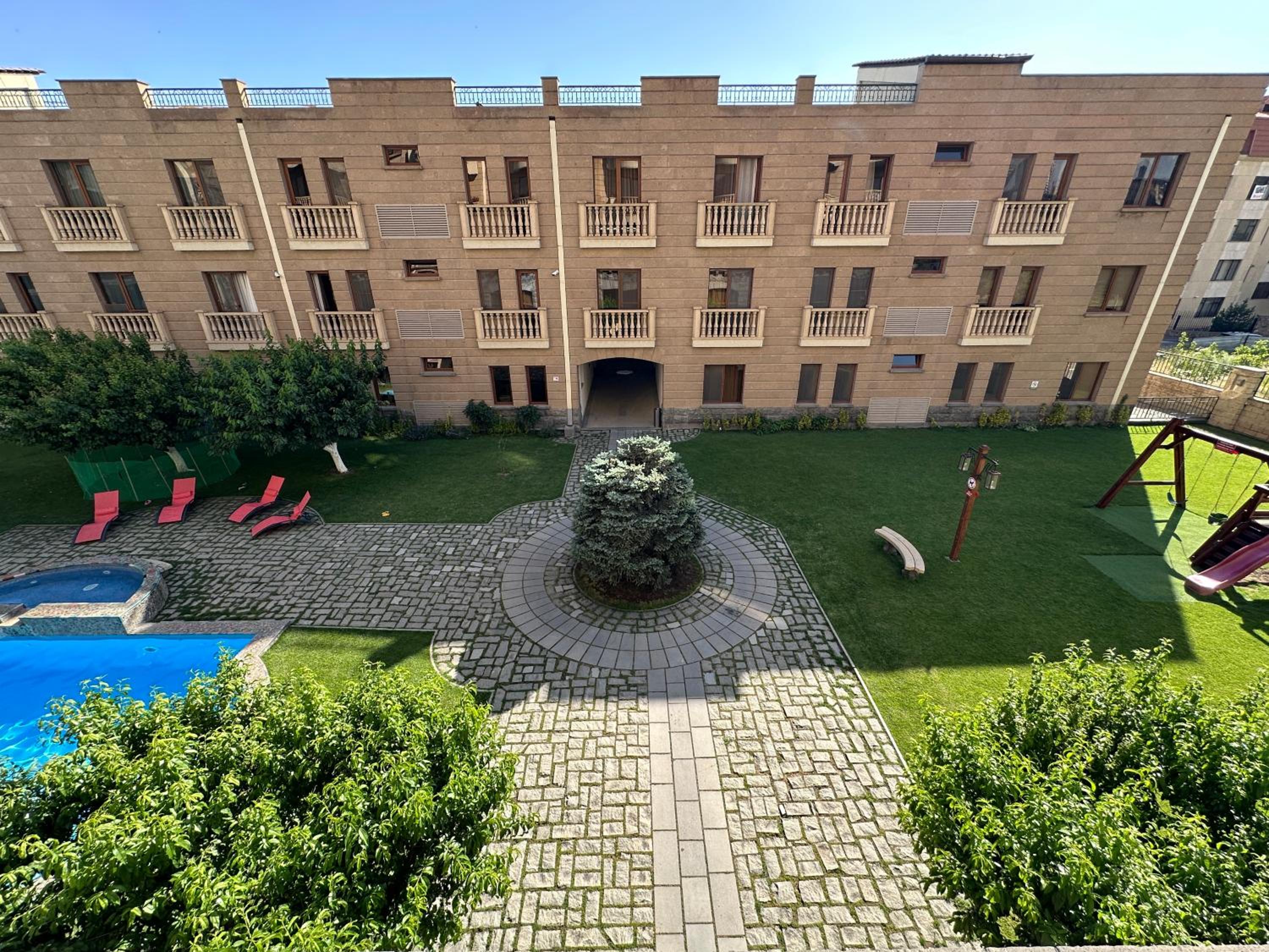 Verin Antarayin street, 3 bedrooms Beautiful and Spacious apartment VA111